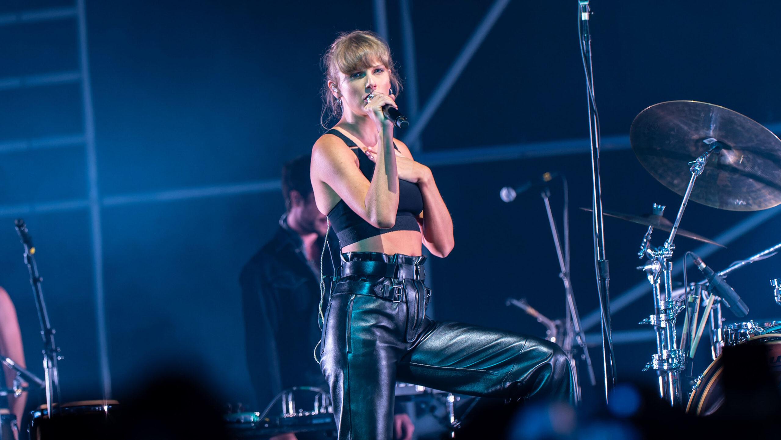 Taylor Swift makes a surprise guest appearance during Haim s show at the O2 Arena