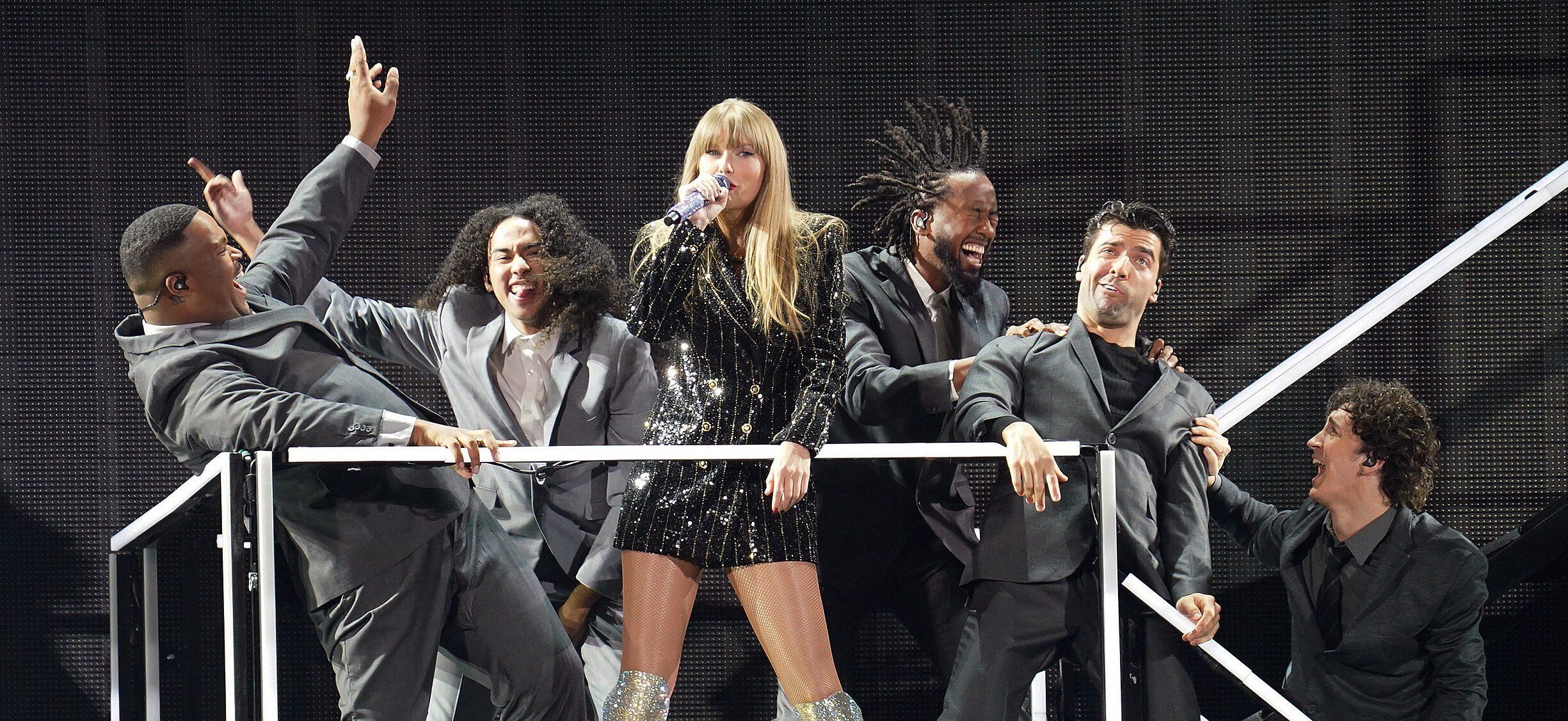 Taylor Swift performs in Arlington Texas