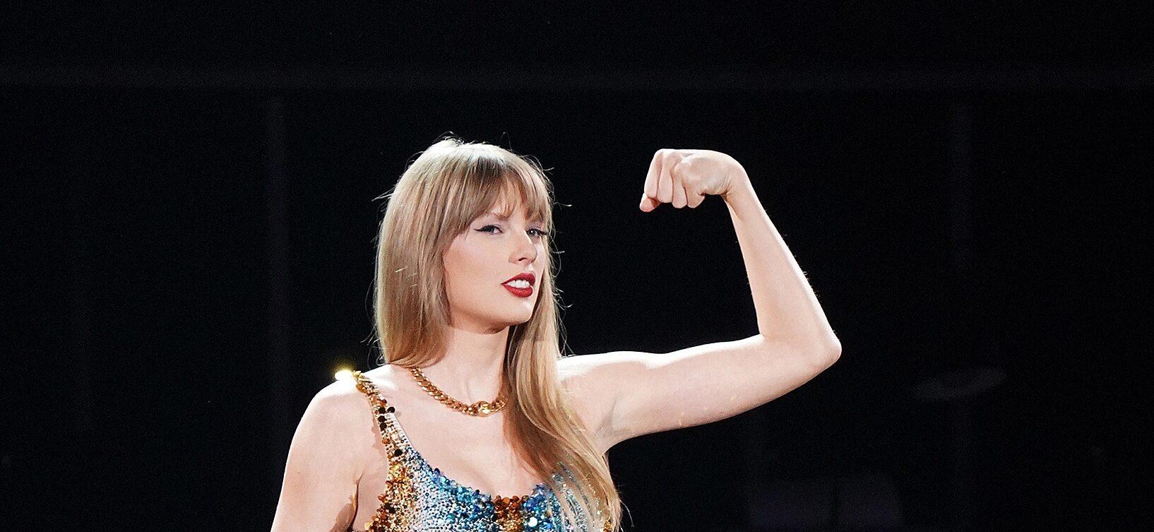 Taylor Swift shows off her muscles while performing