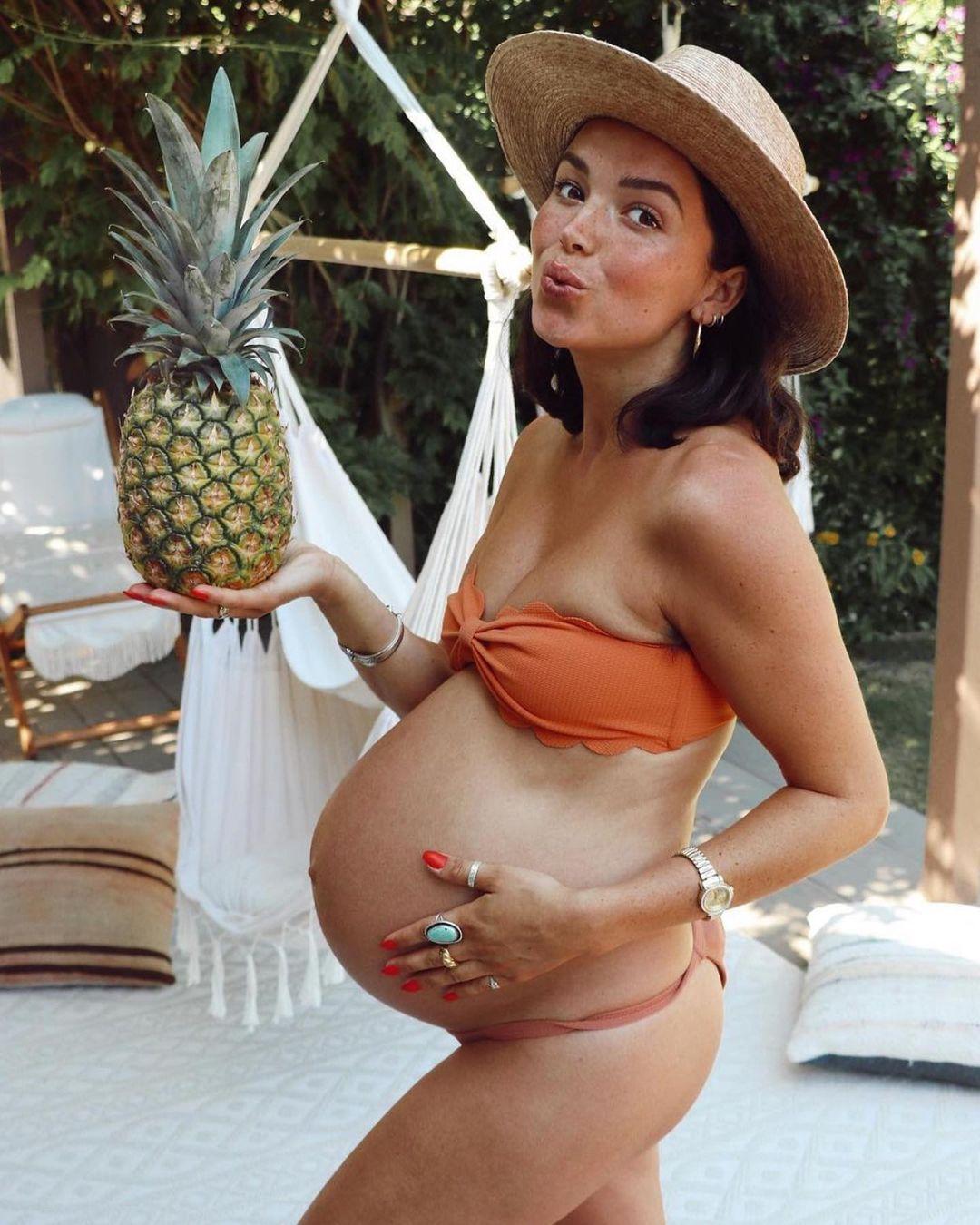 'Bachelor' Alum Bekah Martinez Poses Naked Showing Off Pregnant Belly
