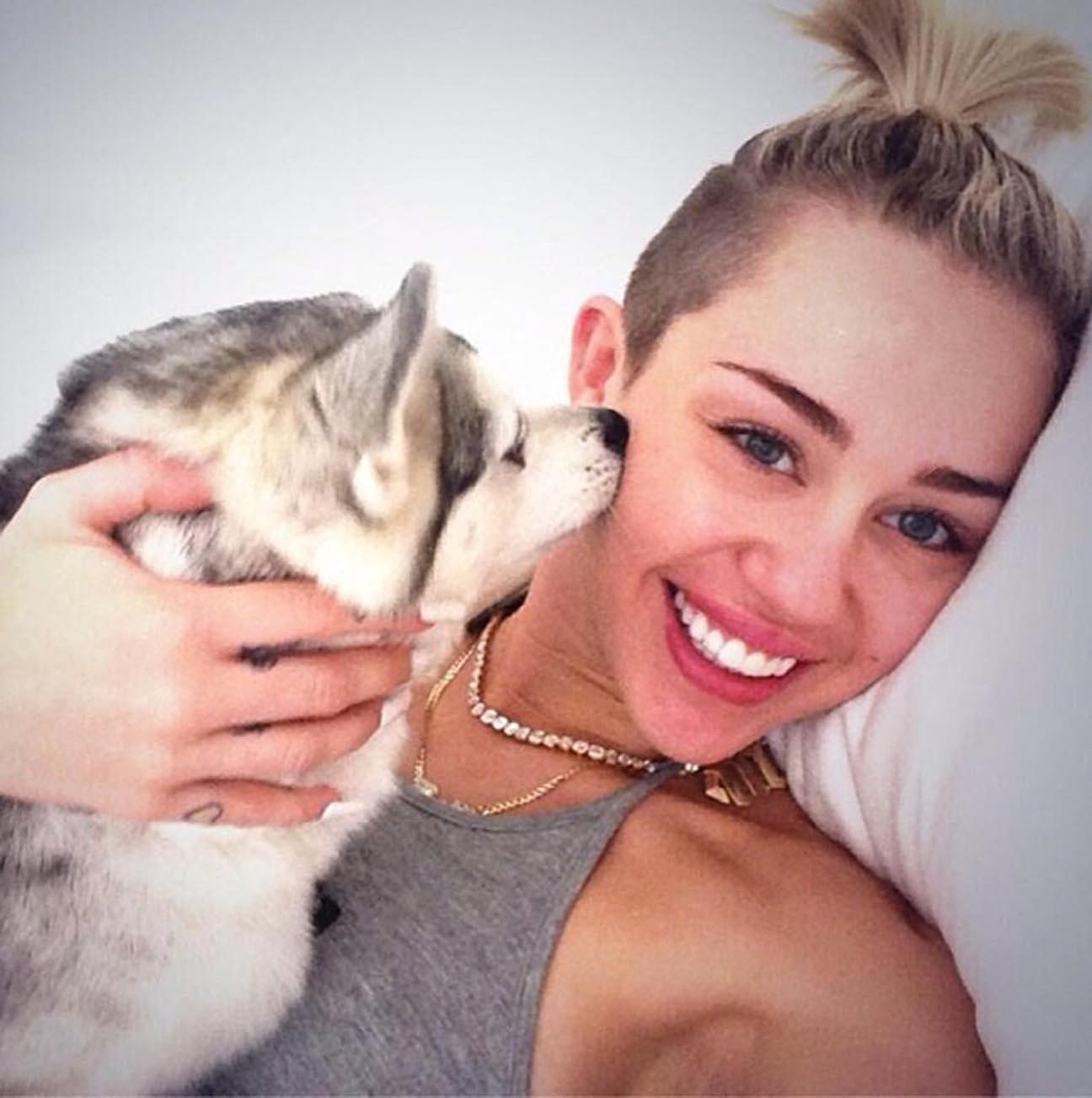 Miley Cyrus with her kitty