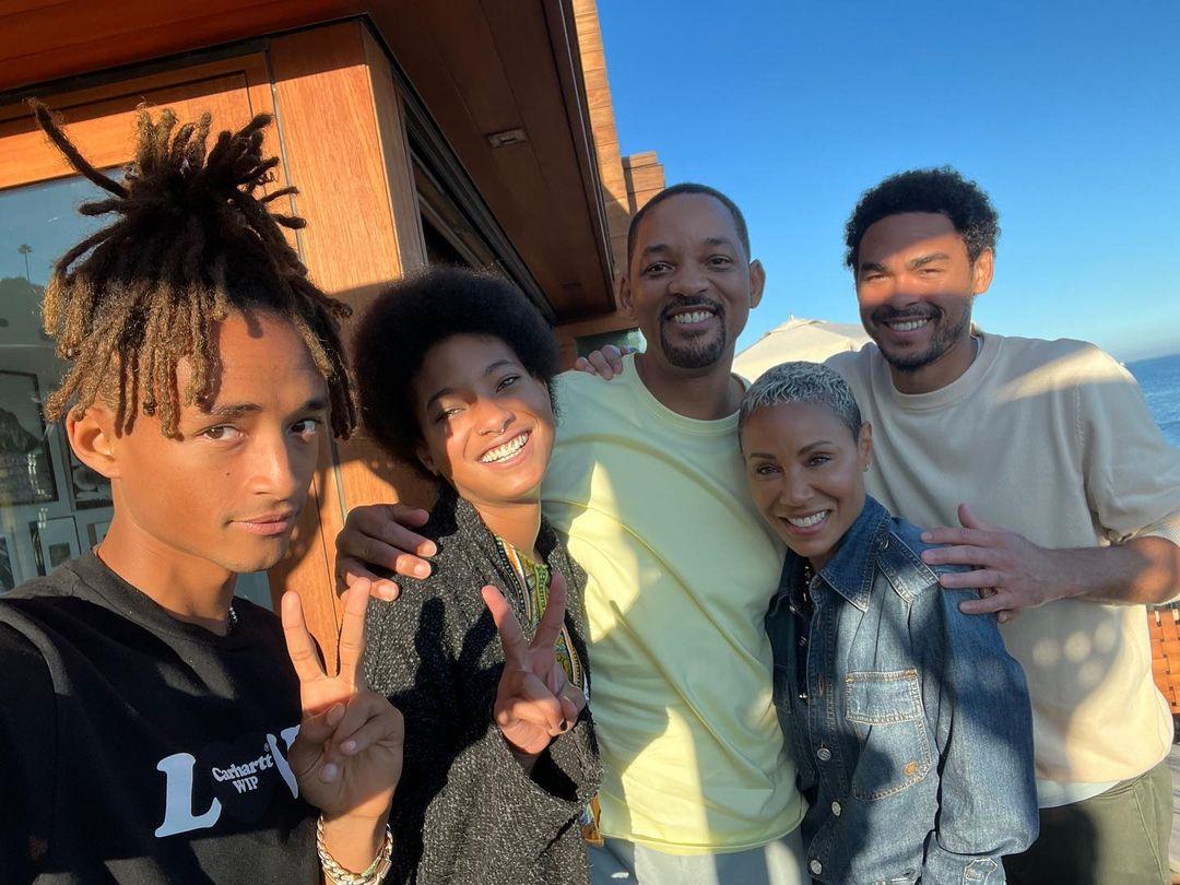 Jada Pinkett Smith celebrates finalization of audiobook recording with with family