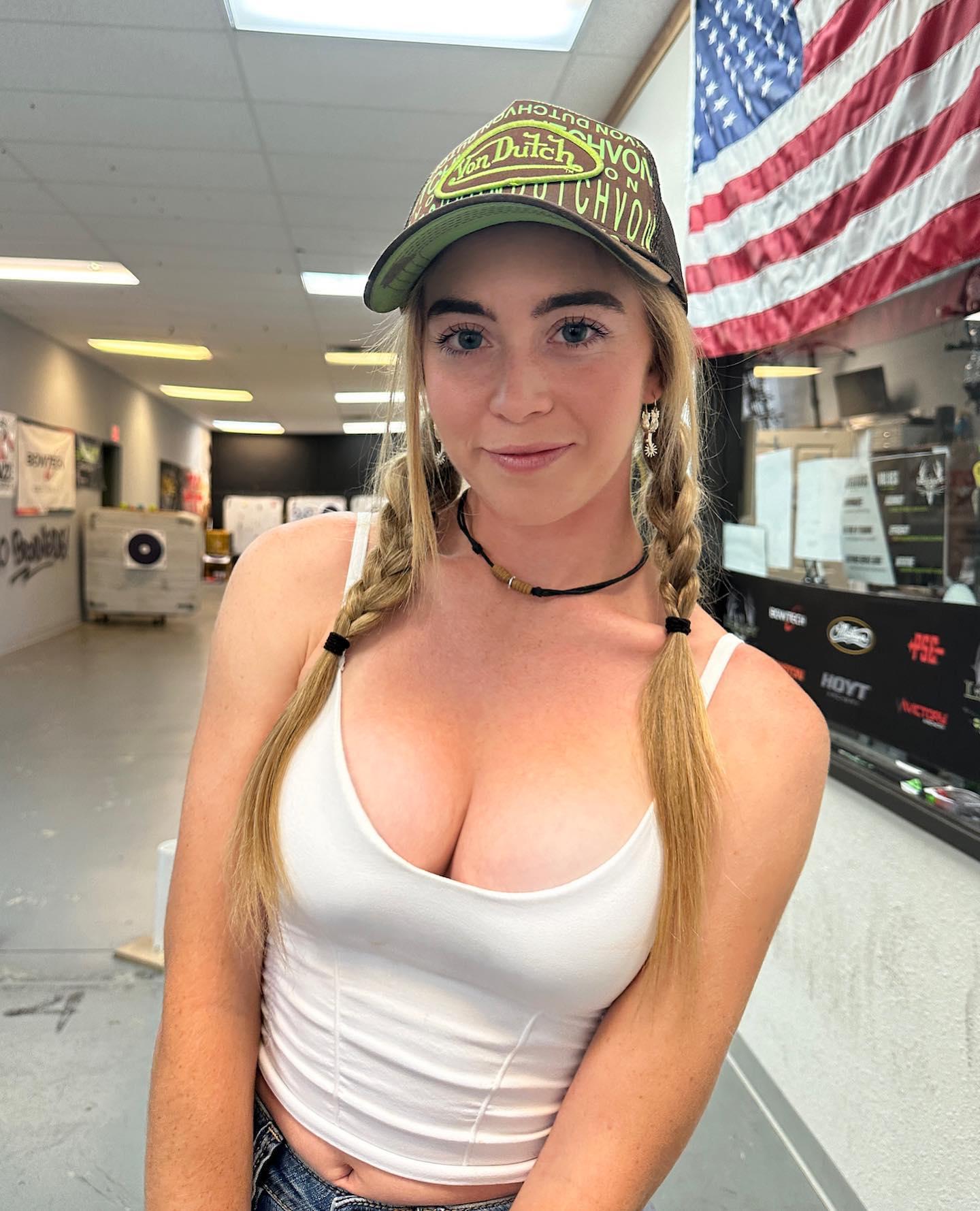 Golfer Grace Charis In Tiny Crop Top Wants To ‘Shoot My Shot’