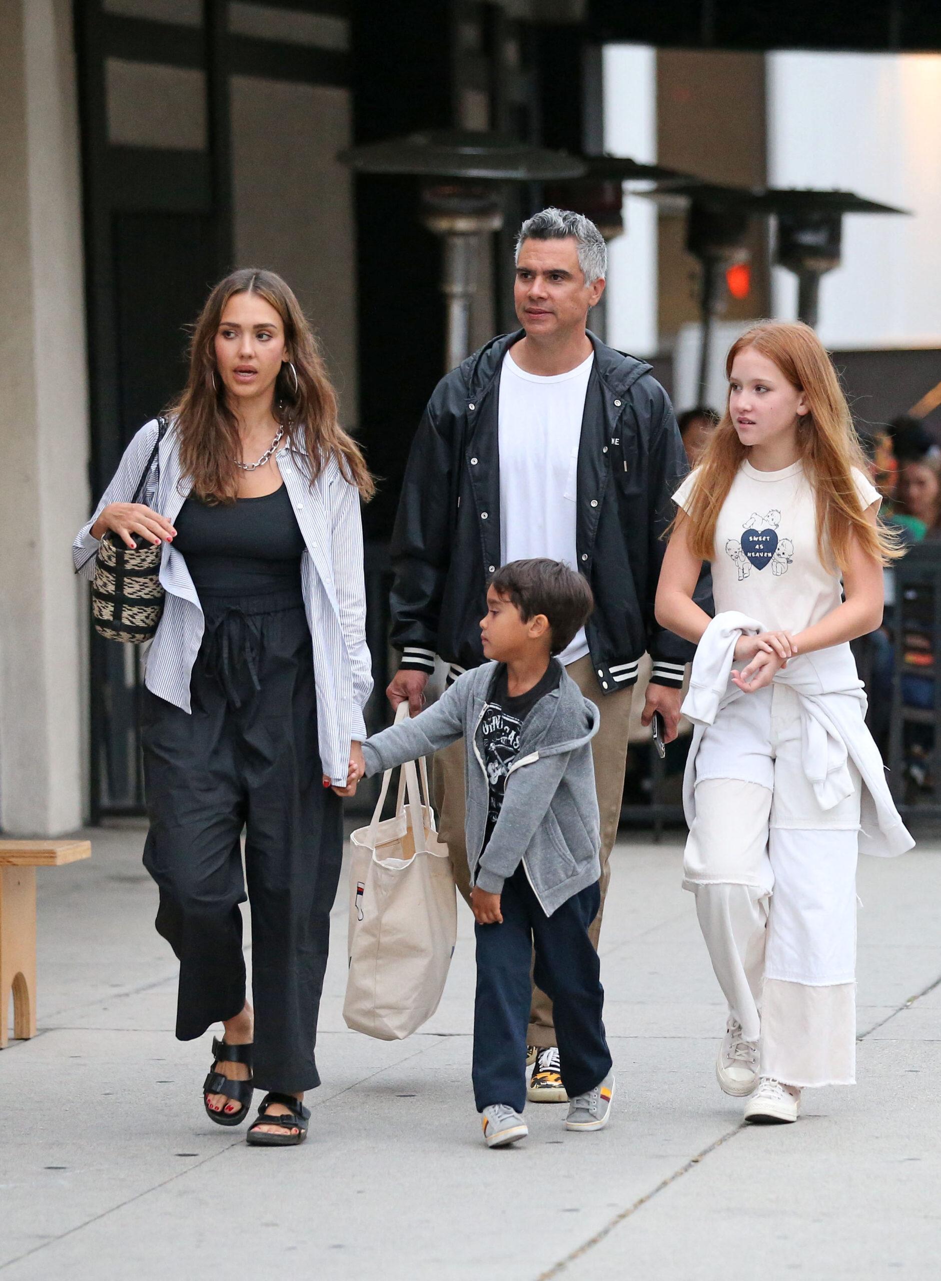 Jessica Alba, Cash Warren and their children