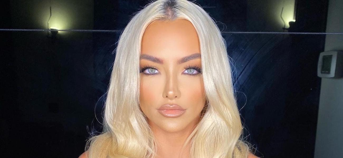 Lindsey Pelas close up