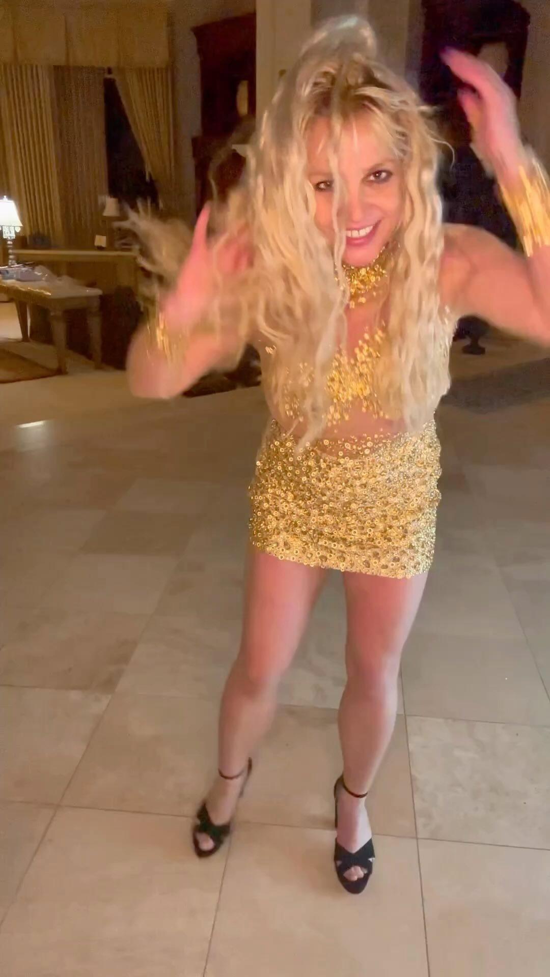 Britney Spears dancing on Instagram 