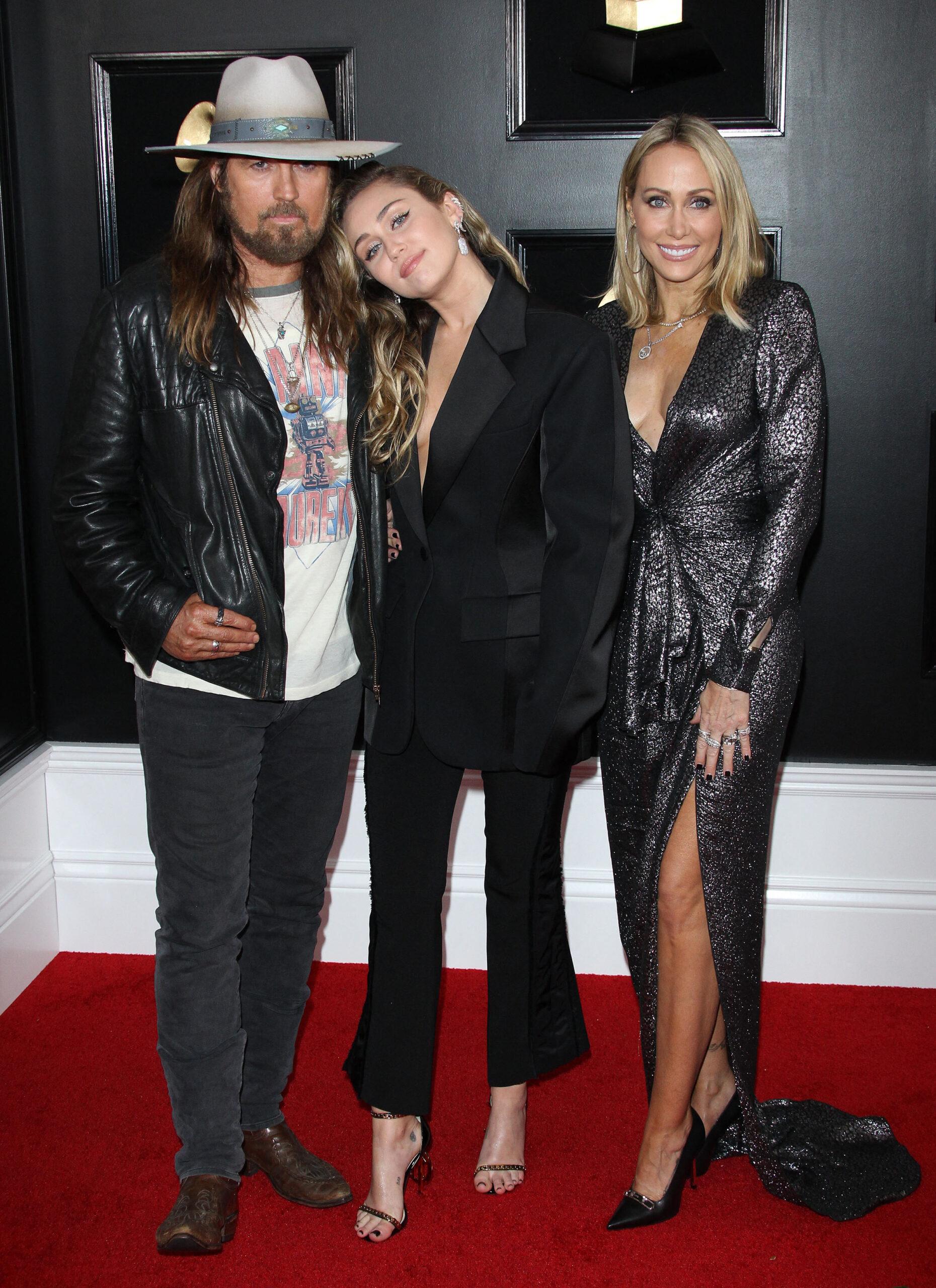 Miley Cyrus with her parents at the Top Fashion at the 61st Annual Grammy Awards