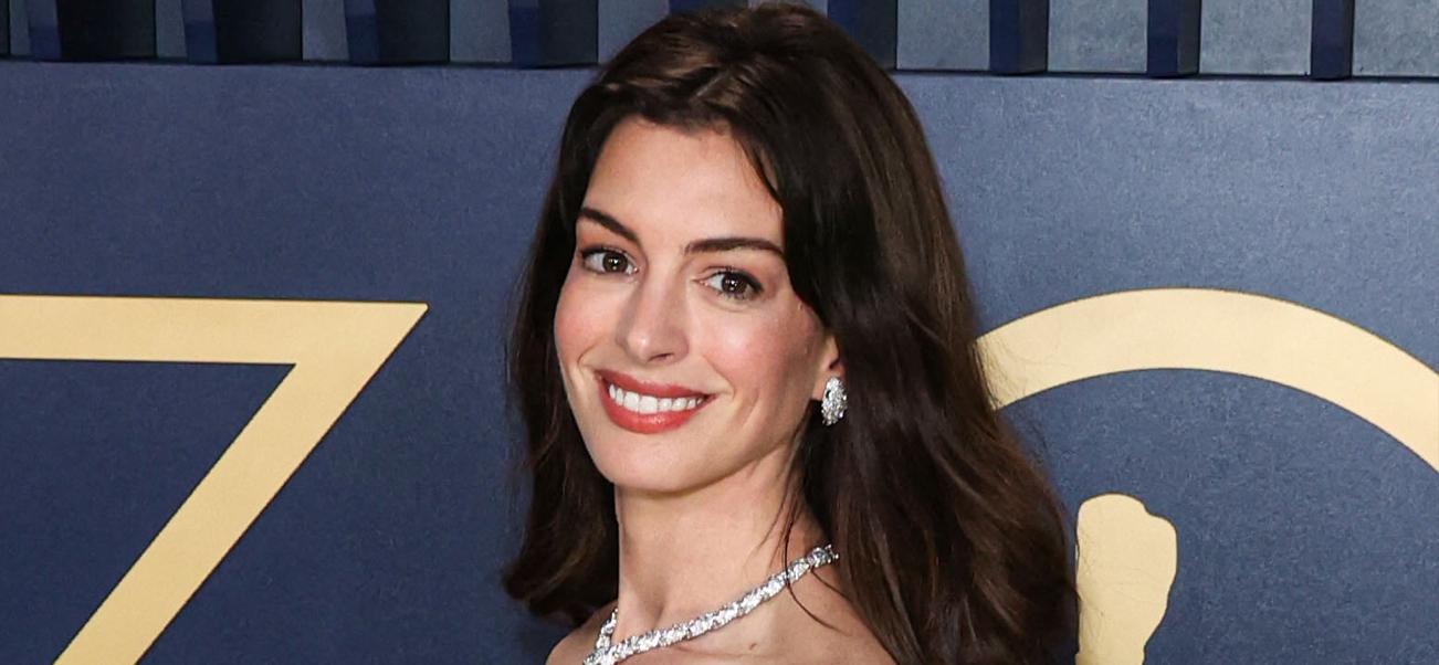 Anne Hathaway attends the 30th Annual Screen Actors Guild Awards