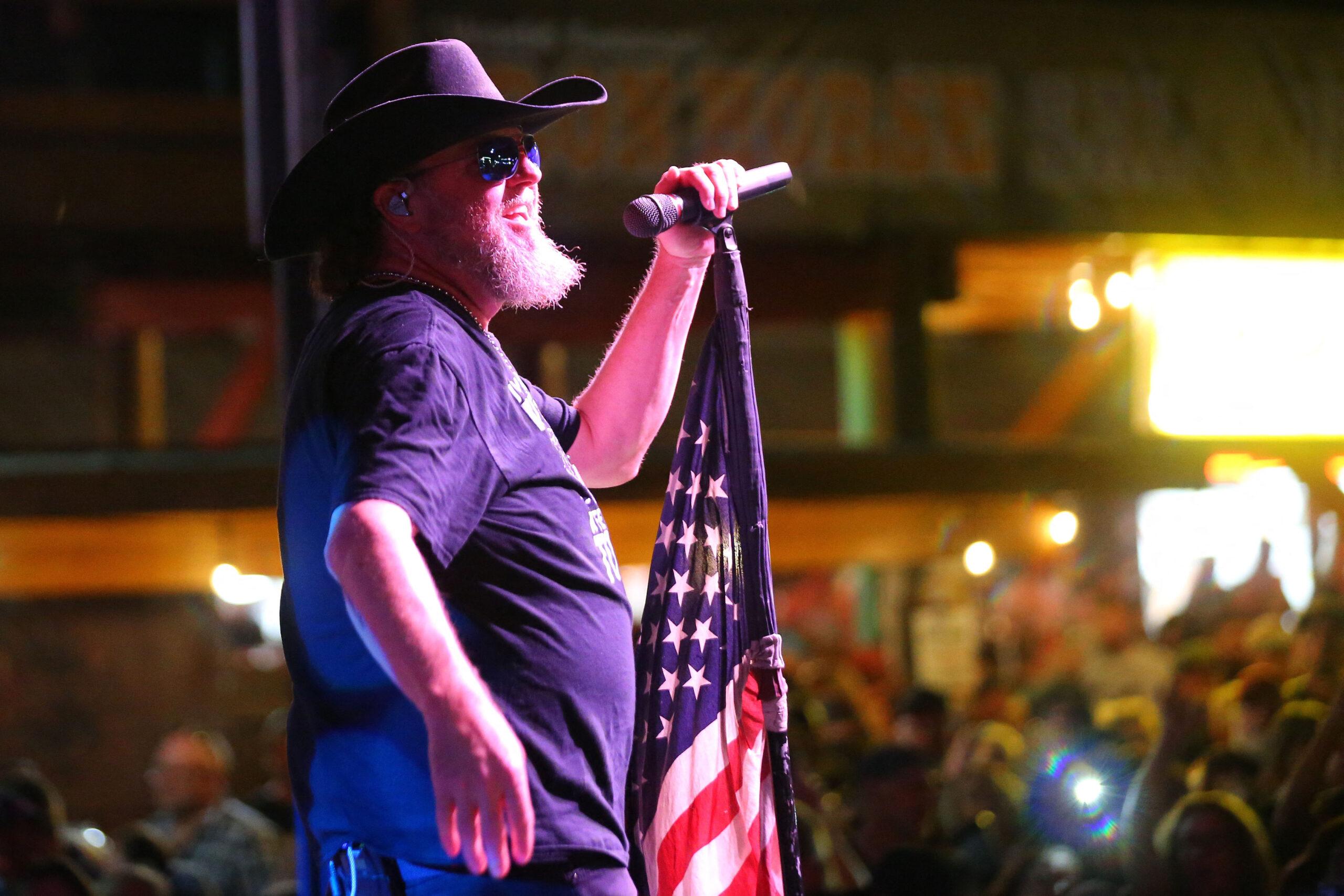 O cantor country Colt Ford em 'condição estável, mas crítica' após ataque cardíaco