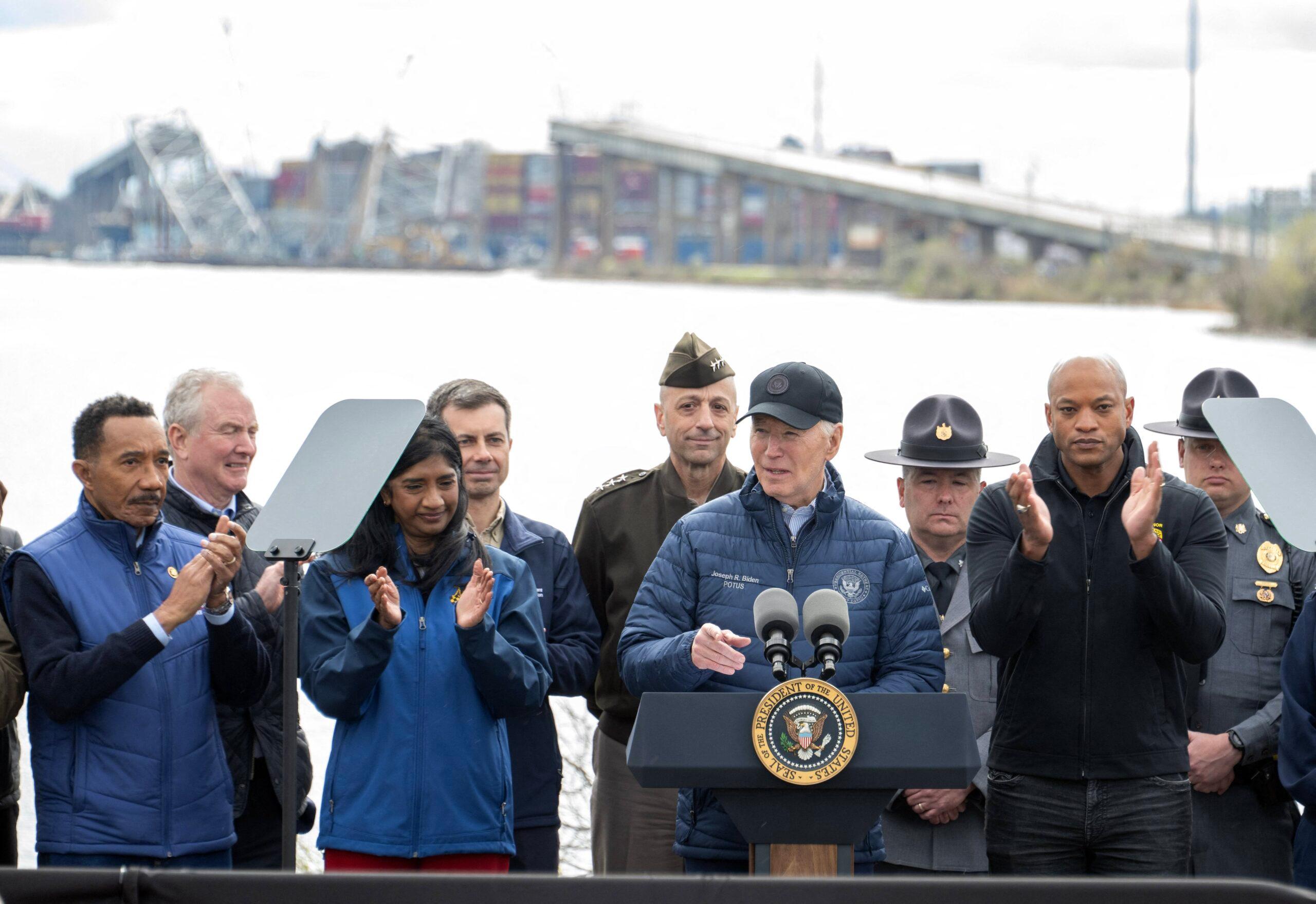Joe Biden ‘jura não descansar até que o cimento seque’ na nova ponte de Baltimore