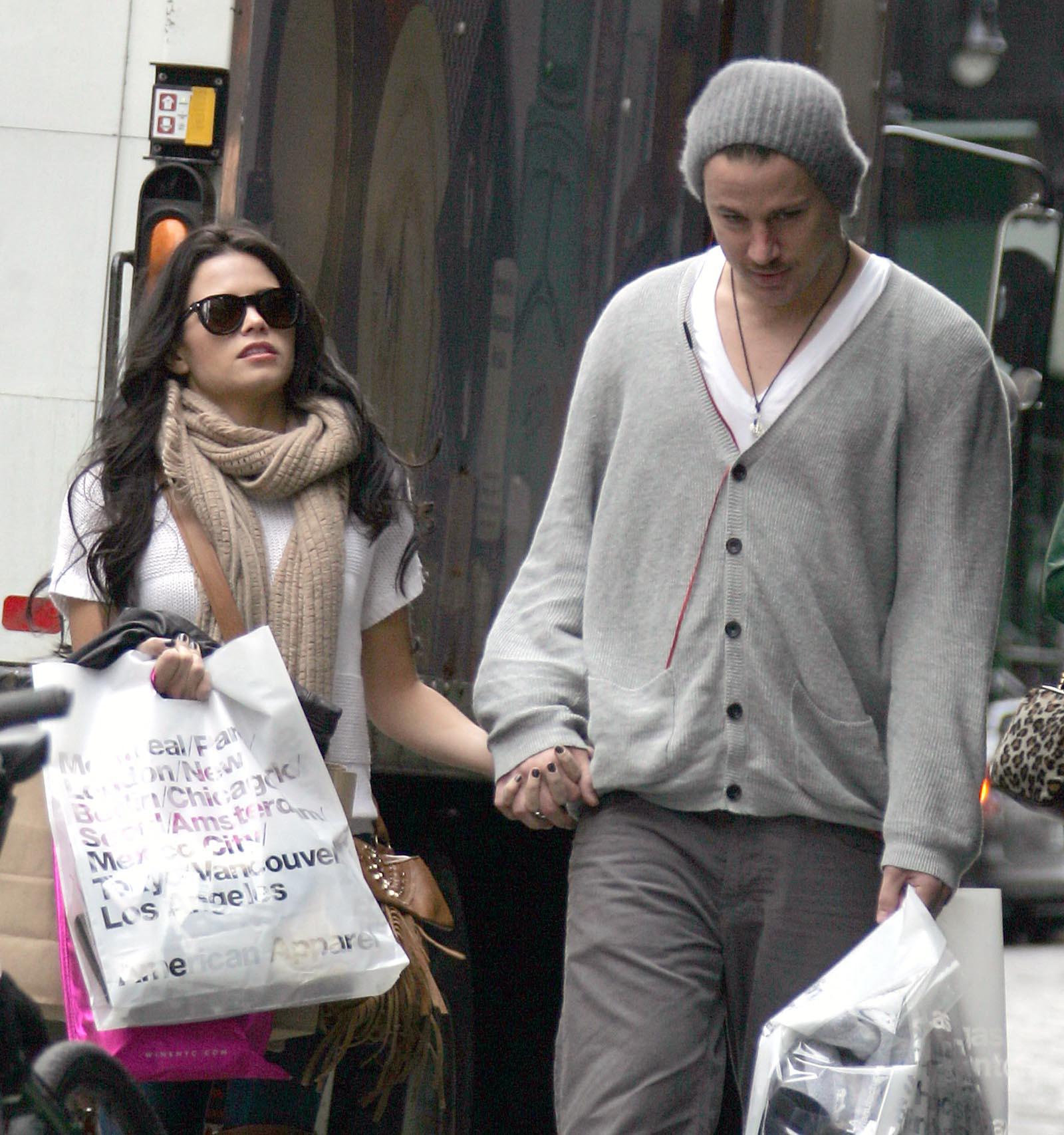 CHANNING TATUM AND WIFE JENNA DEWAN SHOPPING IN NY