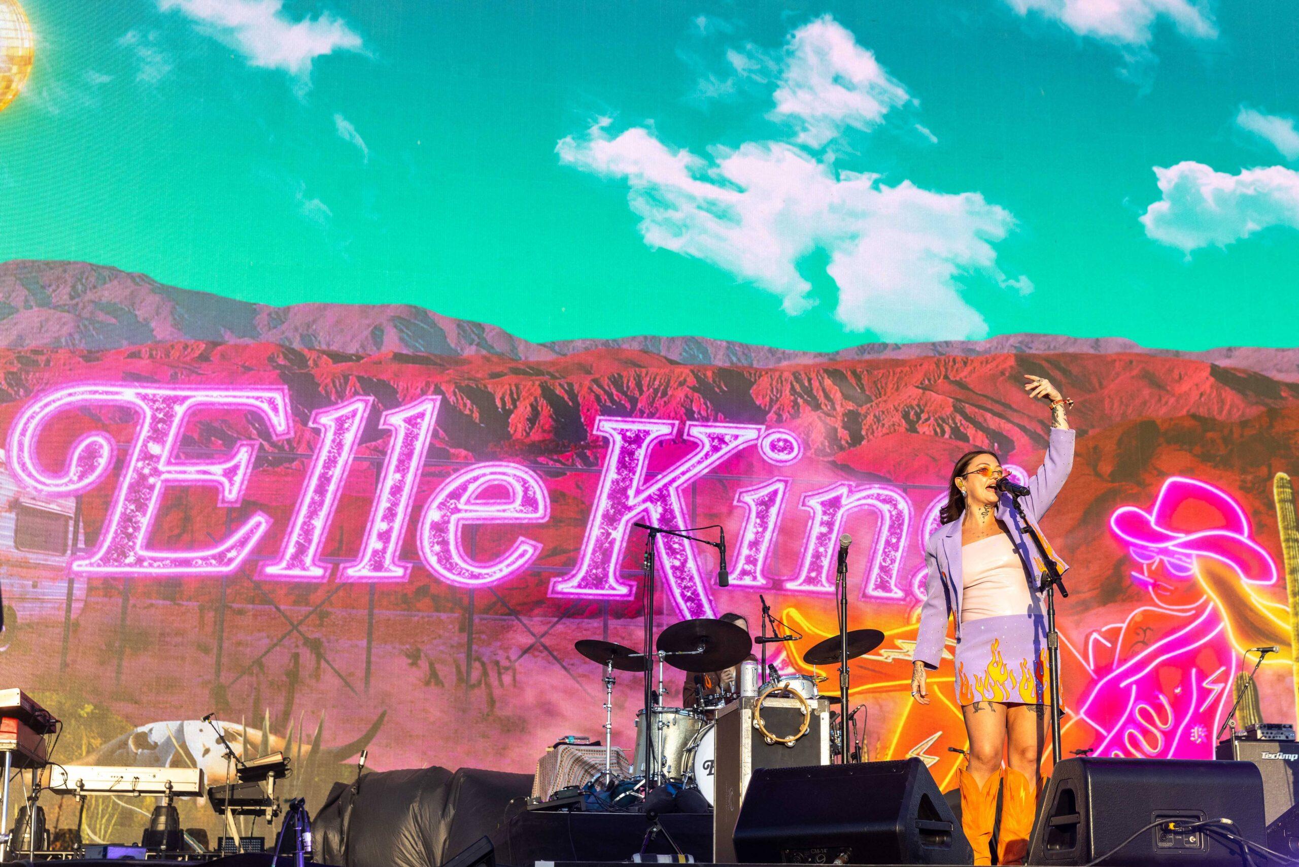 Elle King se apresenta no Stagecoach Festival meses depois da façanha bêbada de Dolly Parton