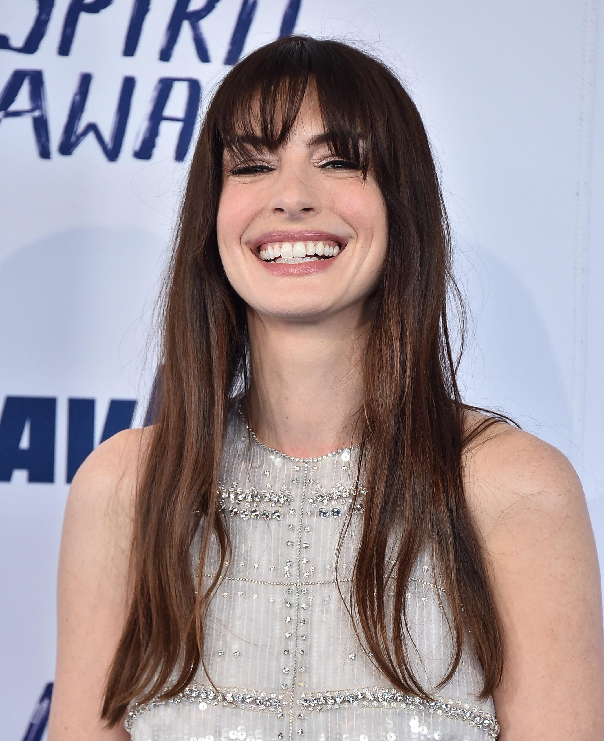 Anne Hathaway revela um grande marco: 'Estou há mais de 5 anos sóbria'