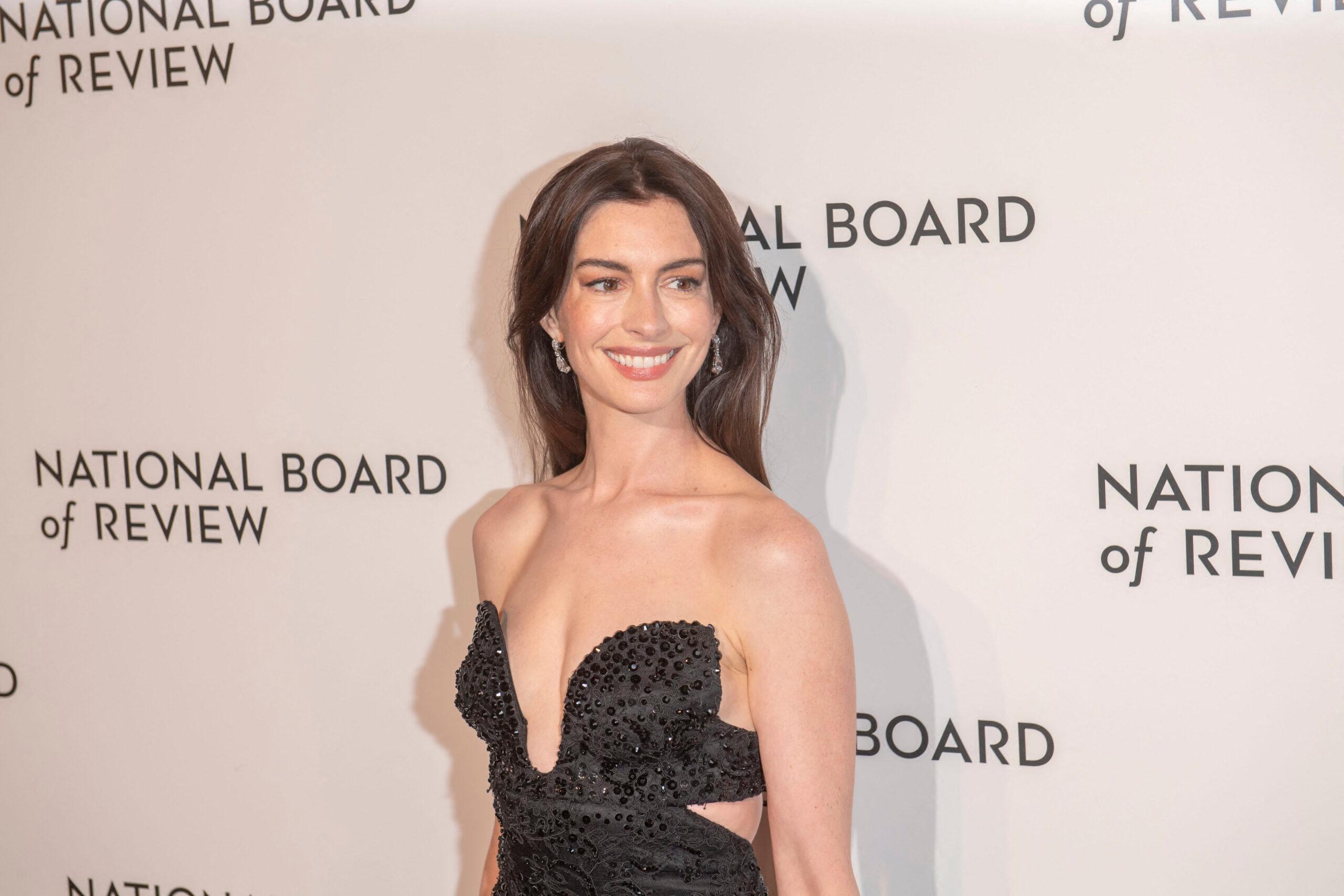 Anne Hathaway revela um grande marco: 'Estou há mais de 5 anos sóbria'