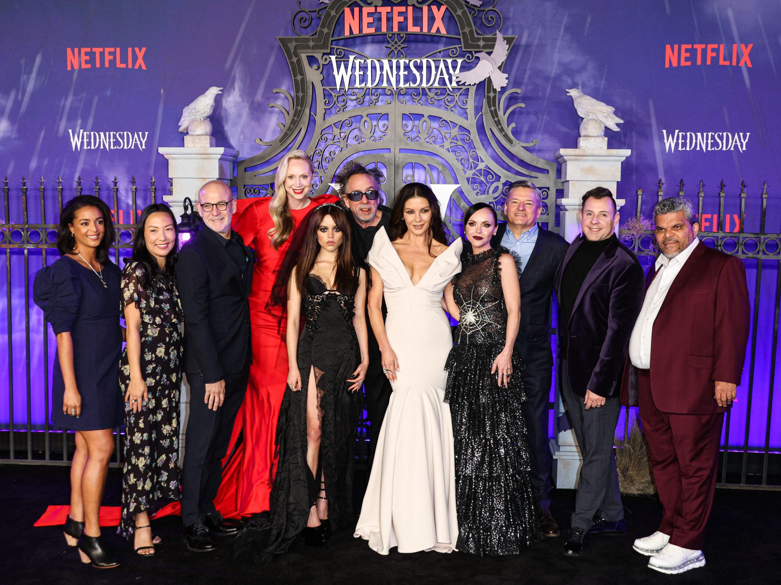 Elenco de 'quarta-feira' na estreia mundial da primeira temporada de 'quarta-feira' da Netflix