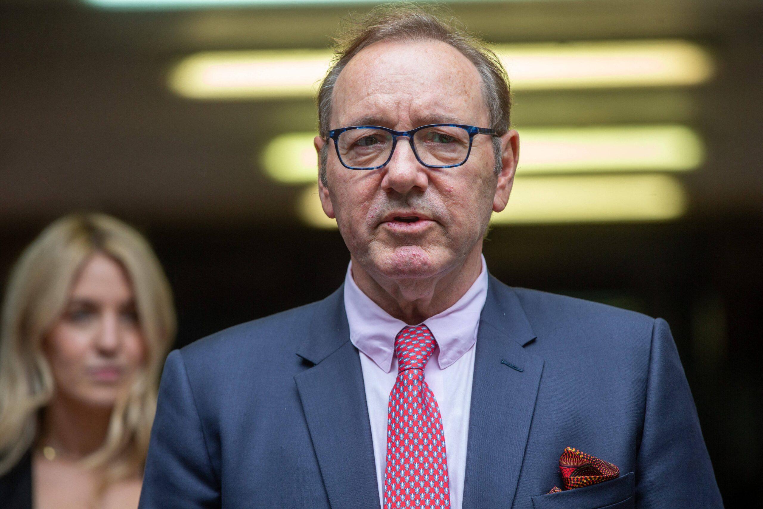 Kevin Spacey é visto do lado de fora do Southwark Crown Court, em Londres