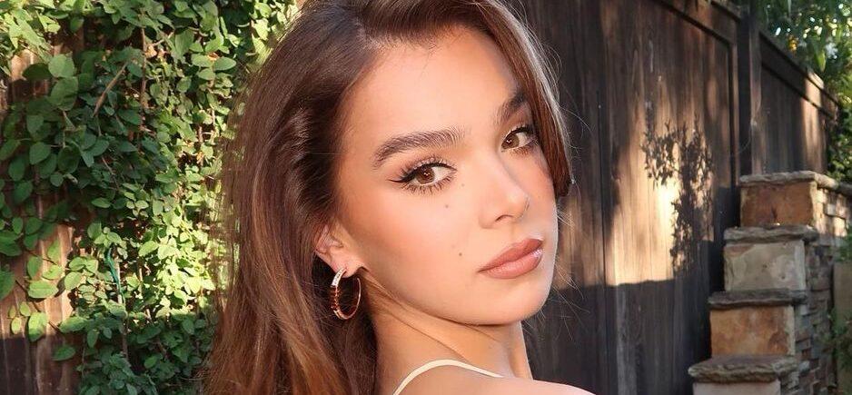 Hailee Steinfeld poses for the camera.