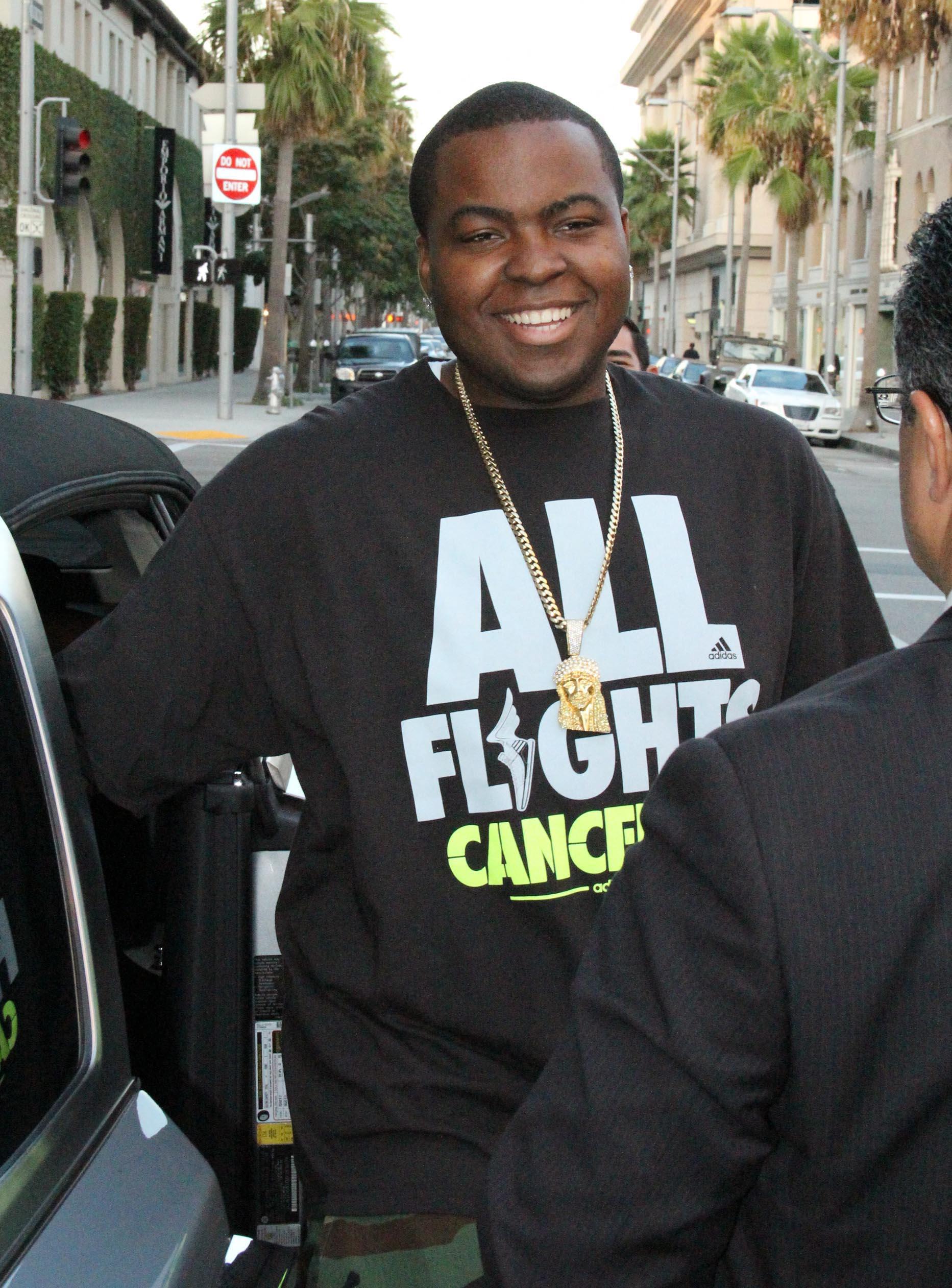 SEAN KINGSTON HEADING TO HIS CAR IN BEVERLY HILLS