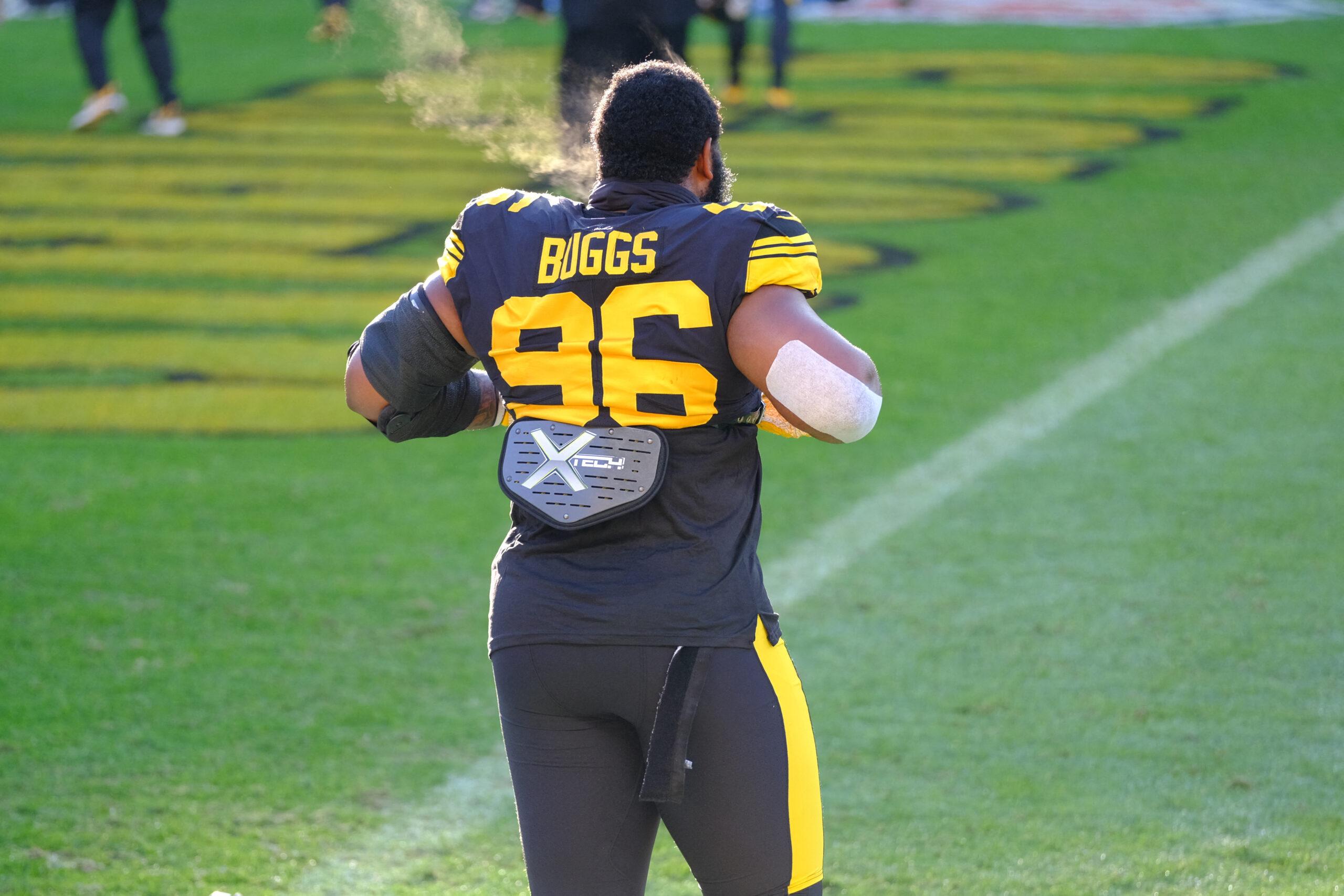 Isaiah Buggs durante jogo do Pittsburgh Steelers