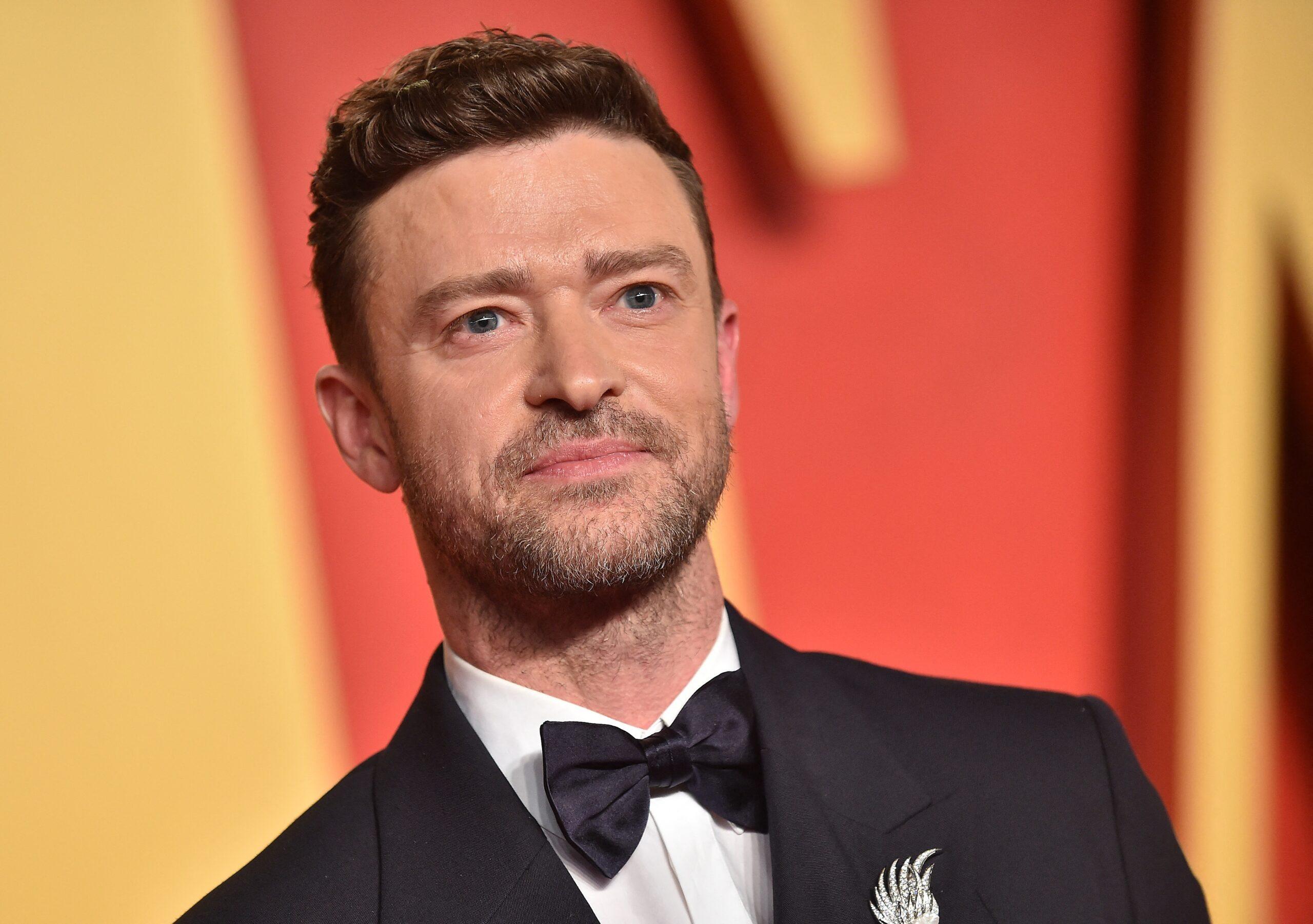 Um retrato em close de Justin Timberlake na festa do Oscar da Vanity Fair 2024