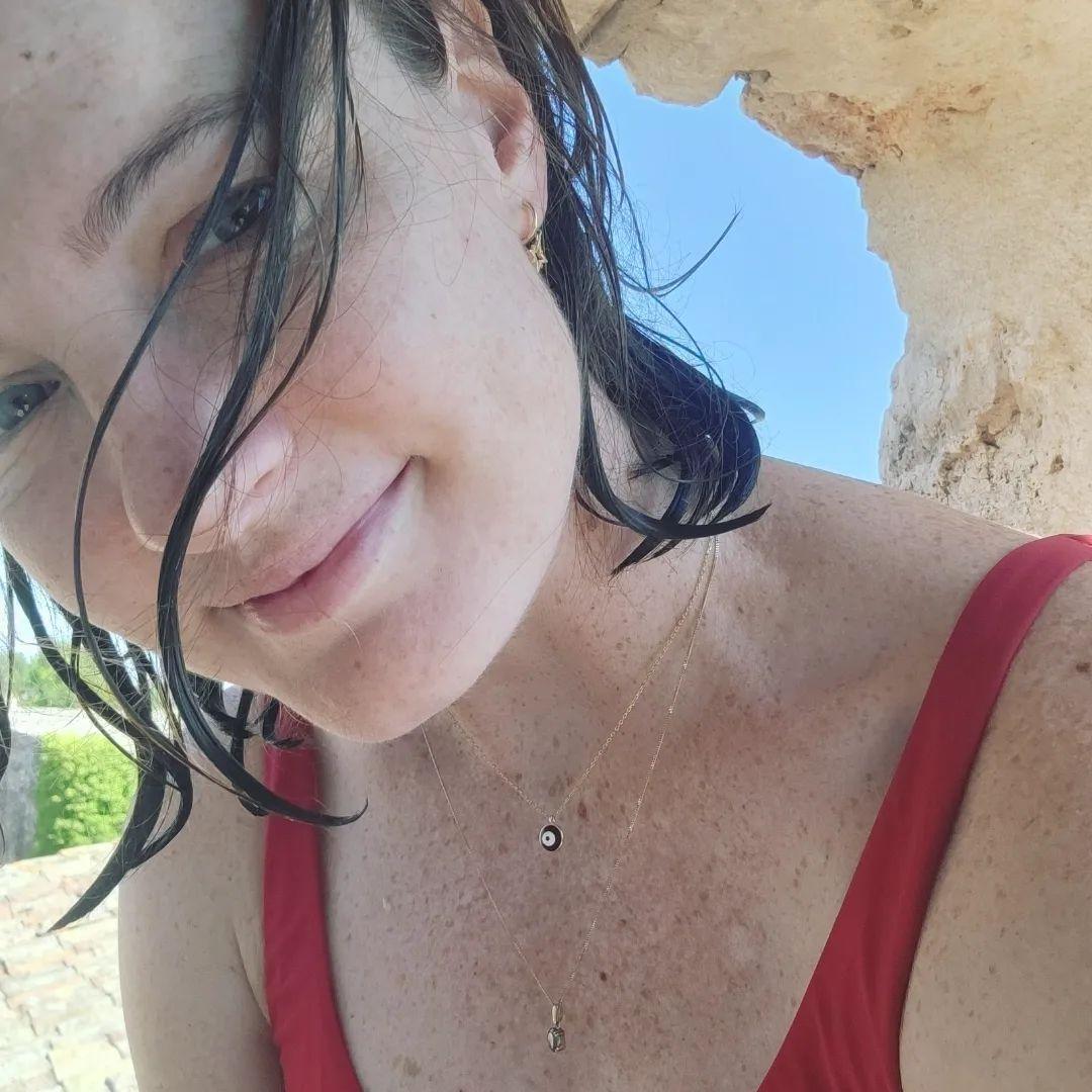 Cate Campbell takes a selfie