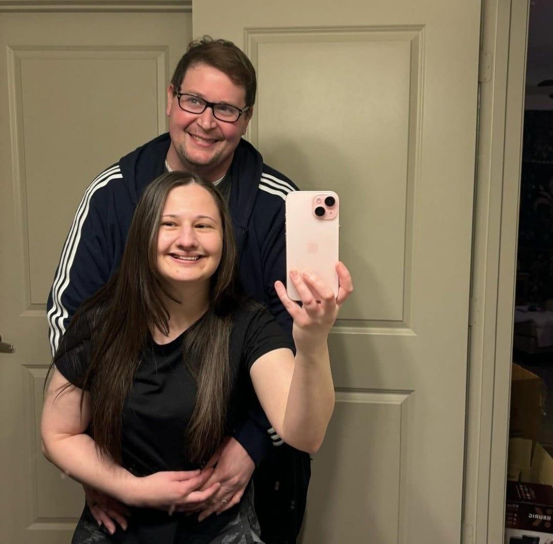 Gypsy Rose Blanchard and Ryan Anderson take a mirror selfie