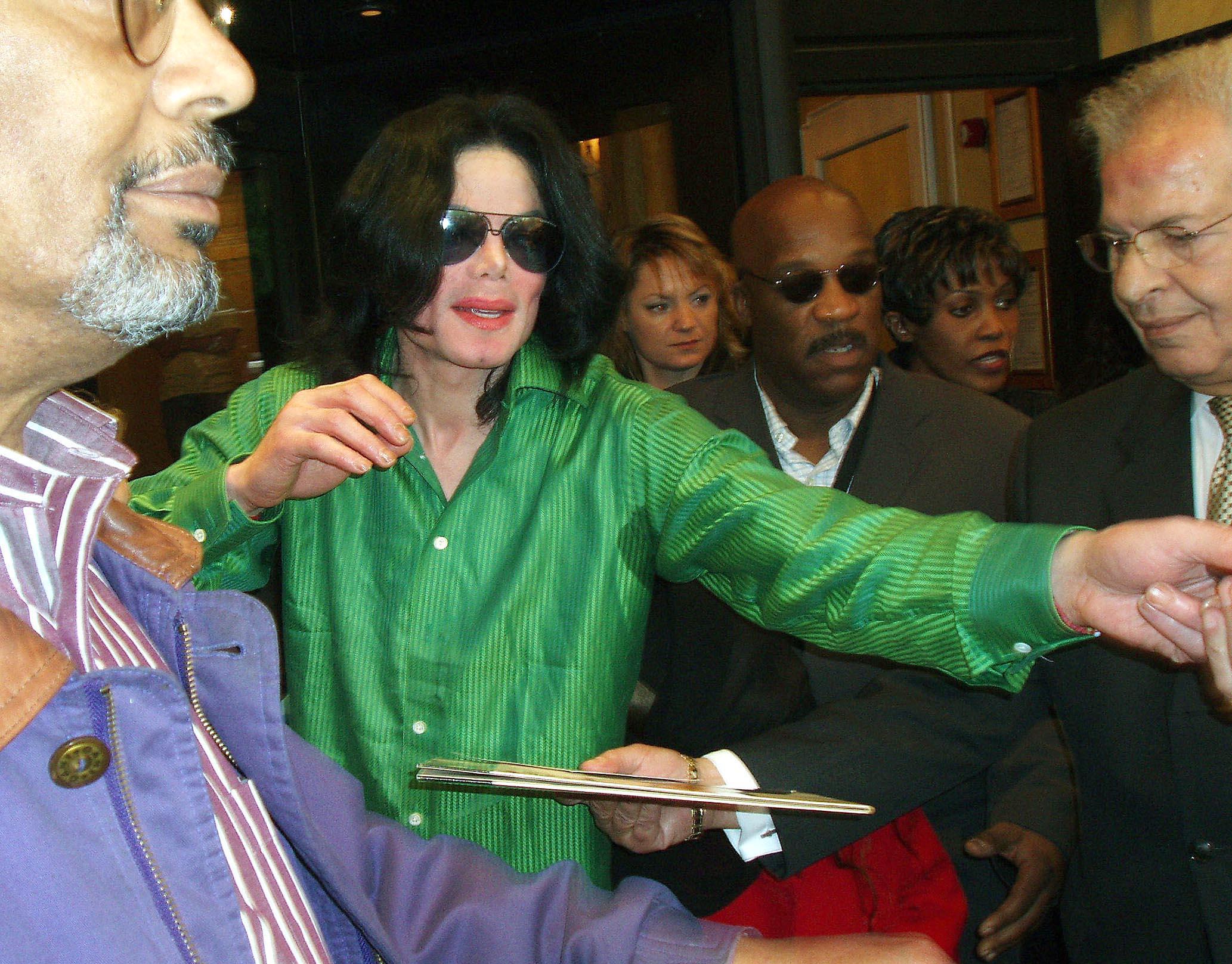 Michael Jackson visto fora de Dorchester