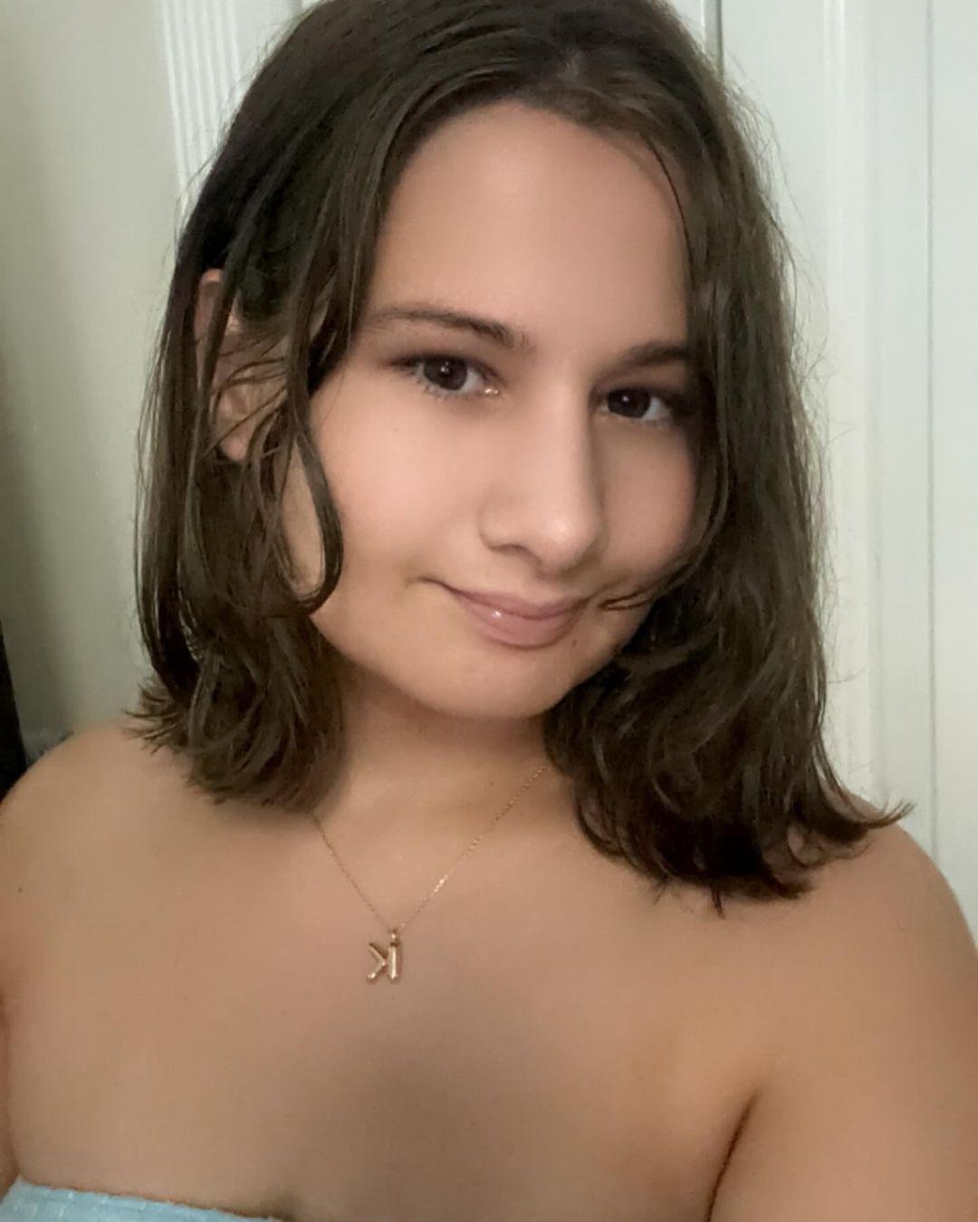 Gypsy Rose Blanchard takes a selfie