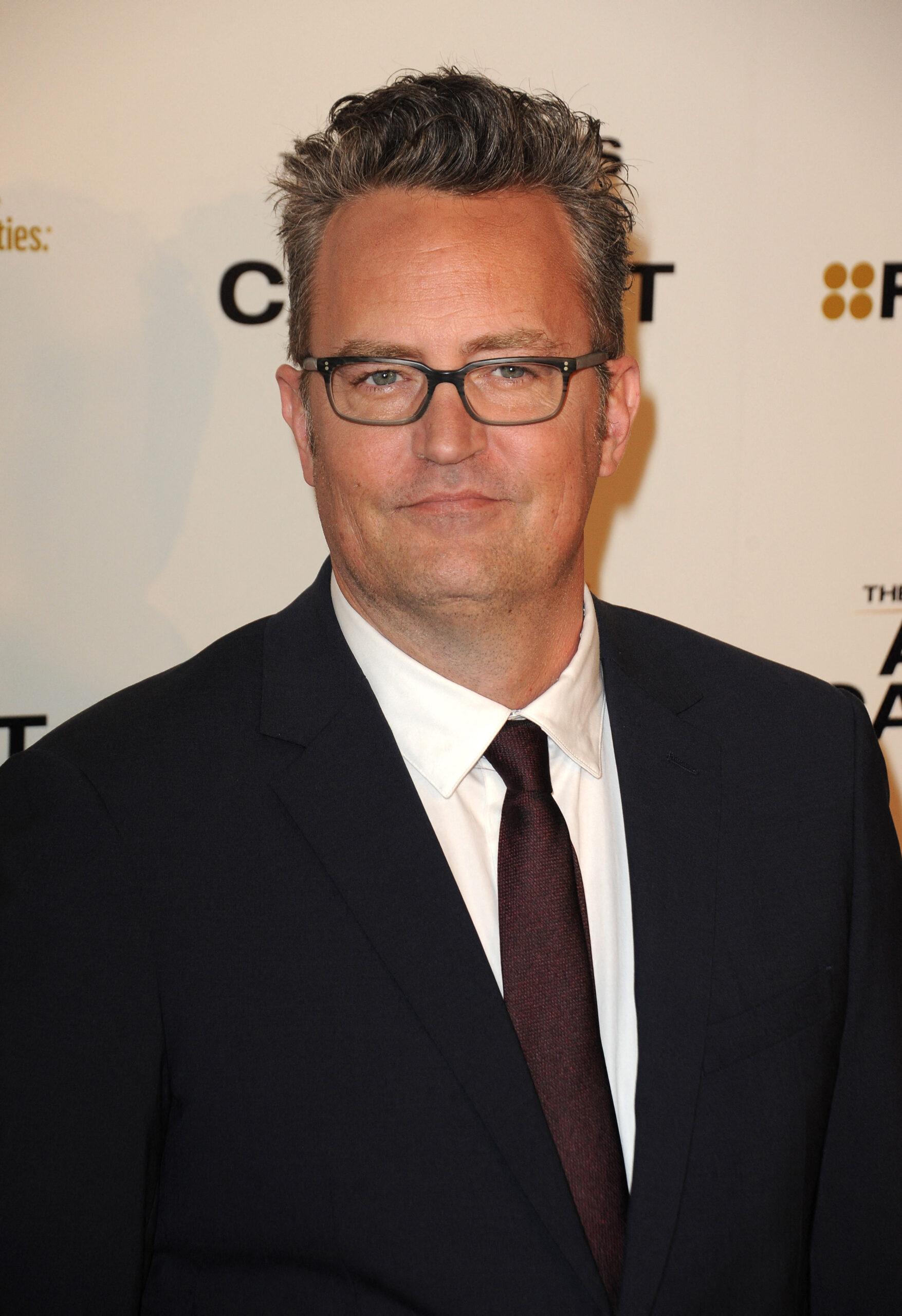 Matthew Perry em uma exibição de filme em Beverly Hills, CA.