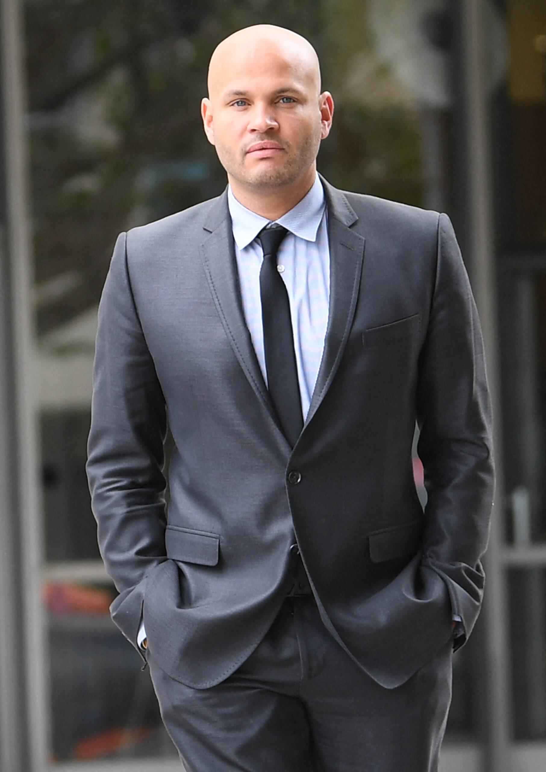 Stephen Belafonte seen leaving divorce court and smartly dressed