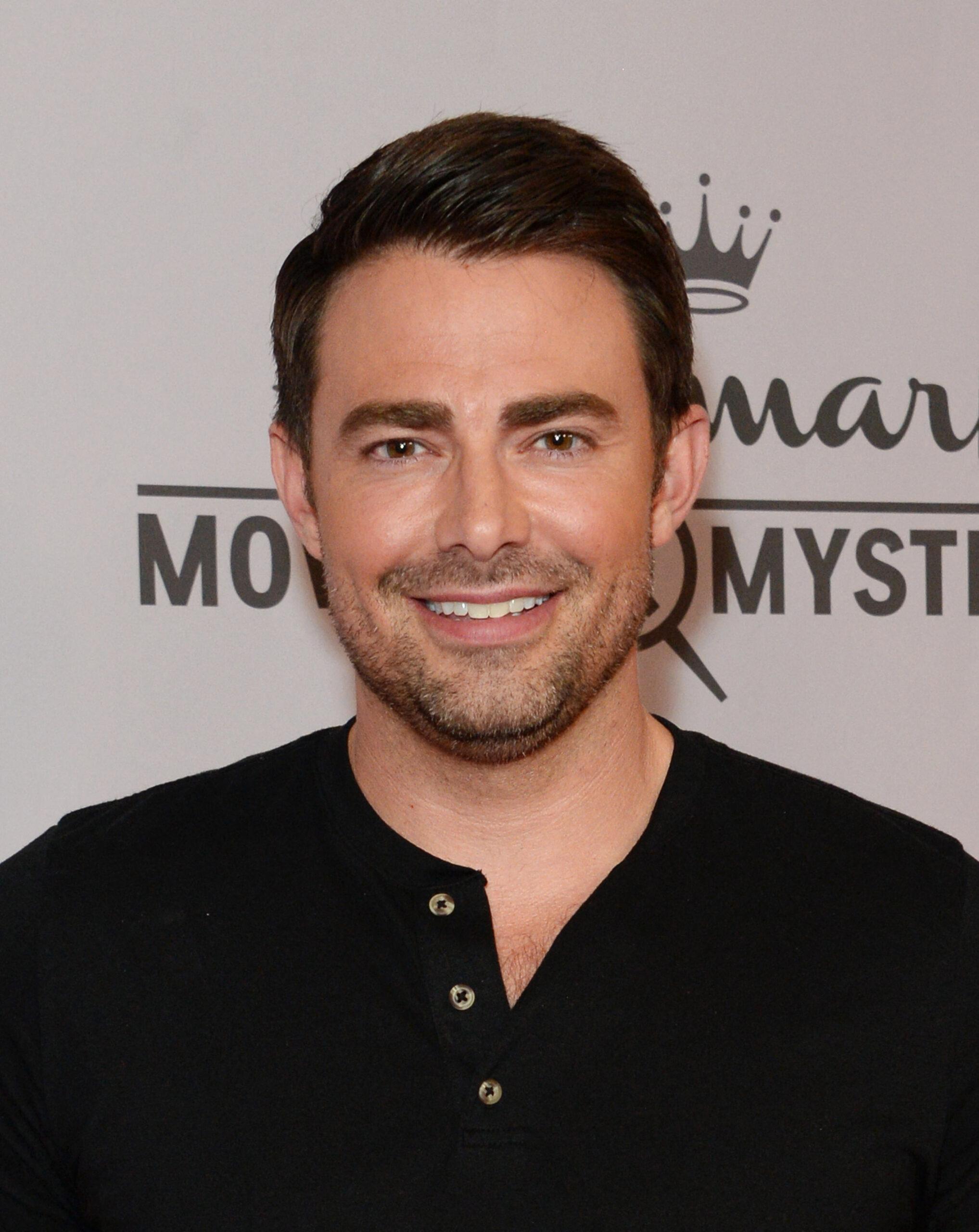 Jonathan Bennett at Christmas Con Hosts Special Screening of Hallmark's 