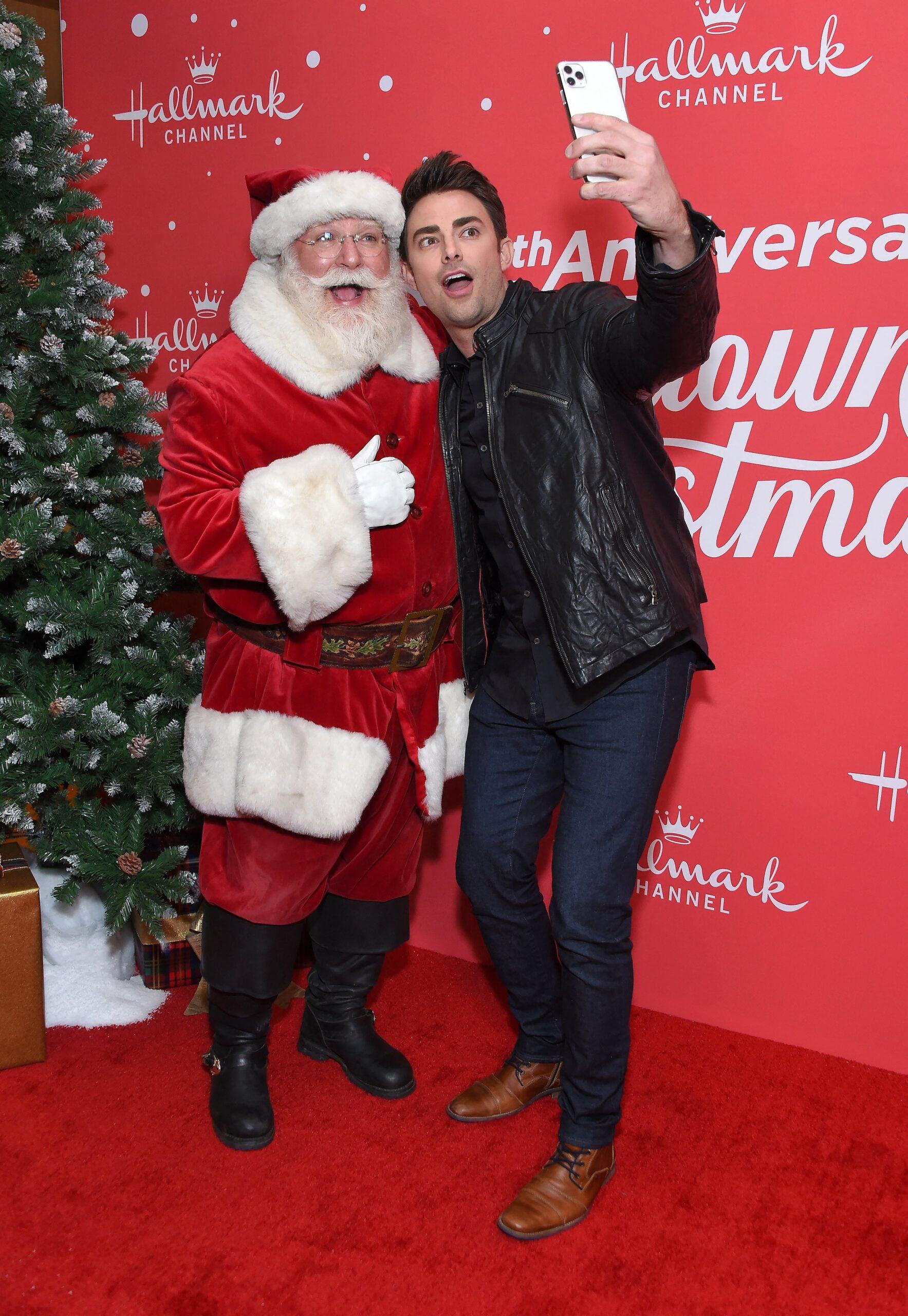 Jonathan Bennett na exibição especial de Natal sob as estrelas