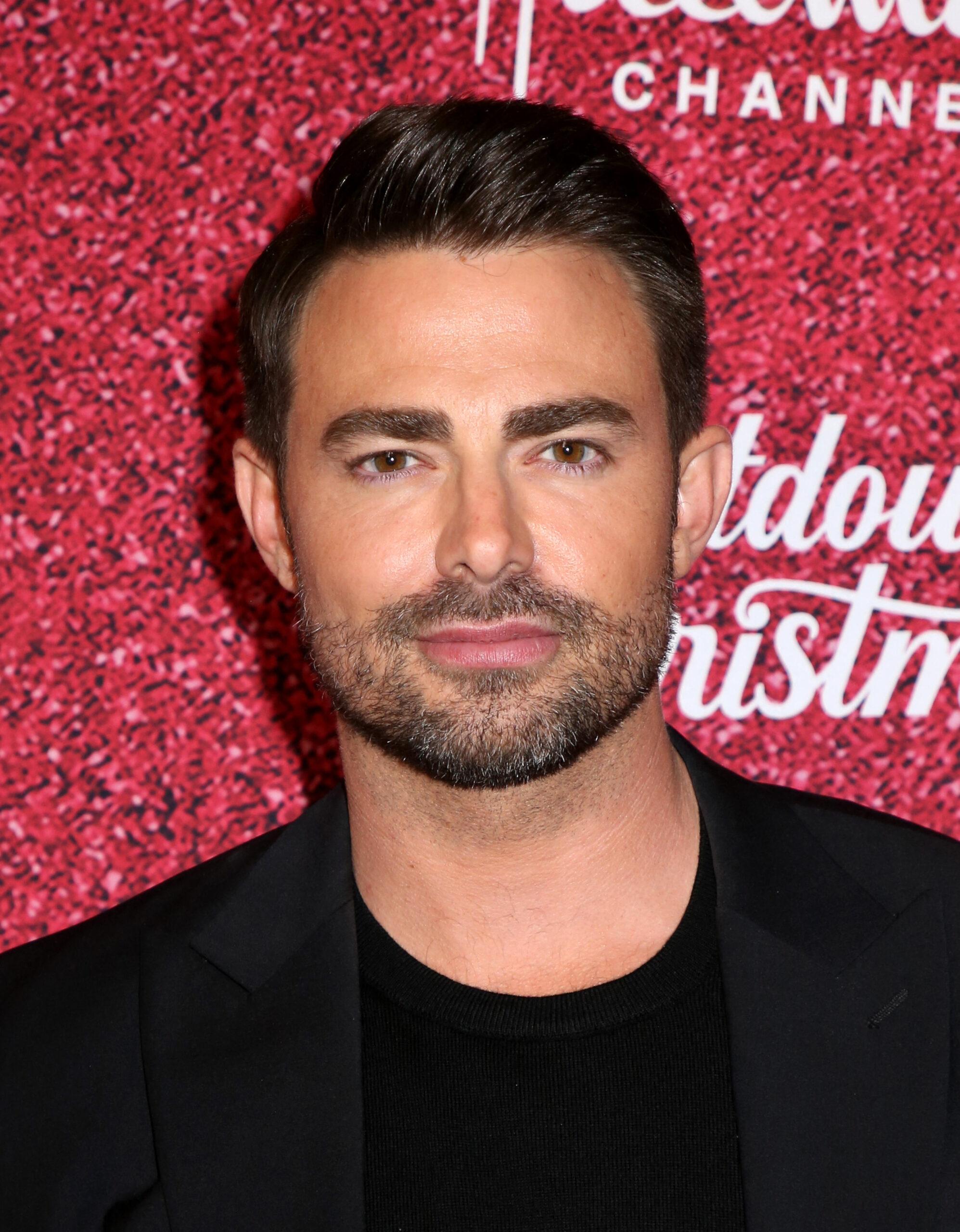 Jonathan Bennett at Hallmark Channels Countdown To Christmas