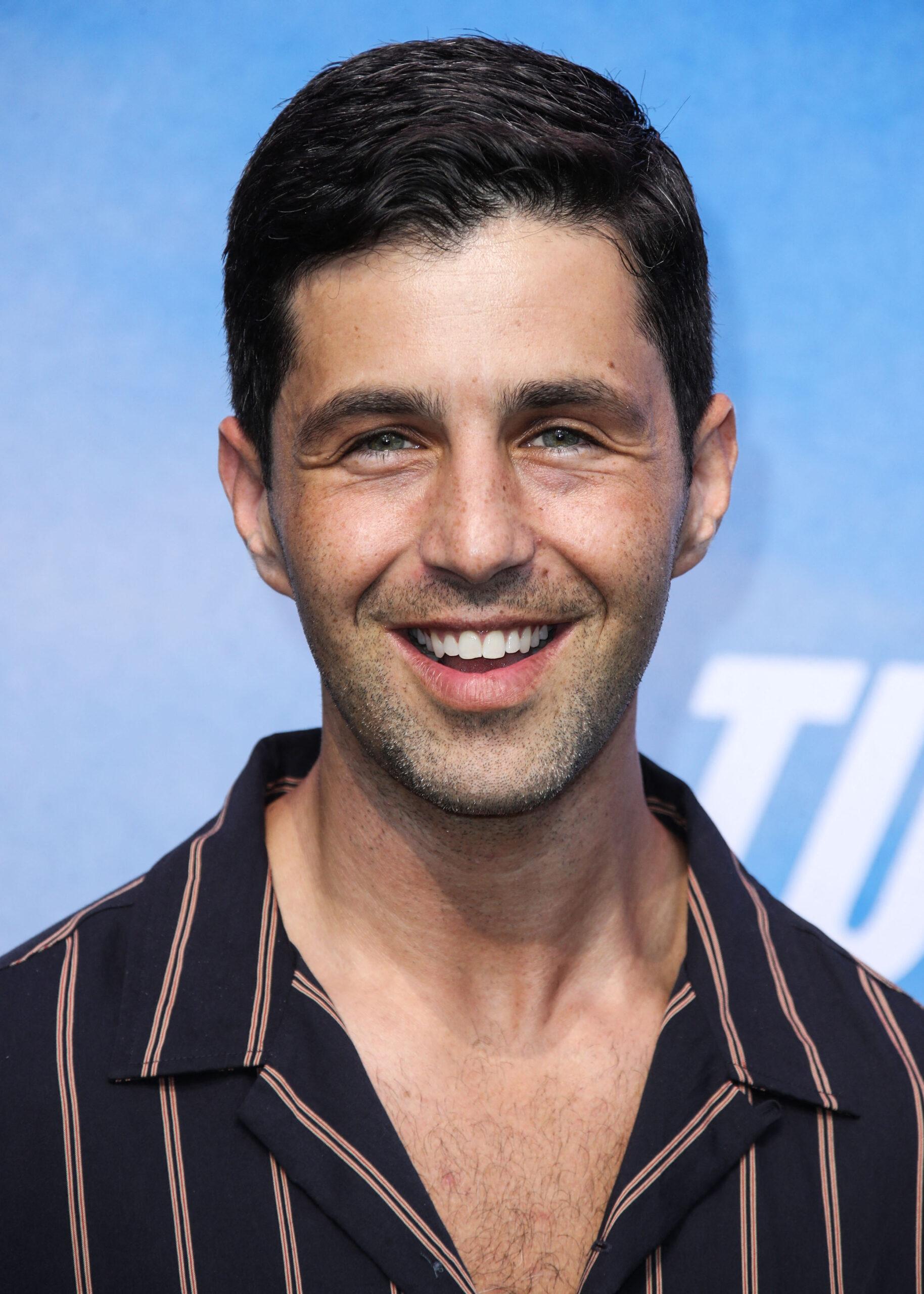 Josh Peck na estreia do Disney+ Turner