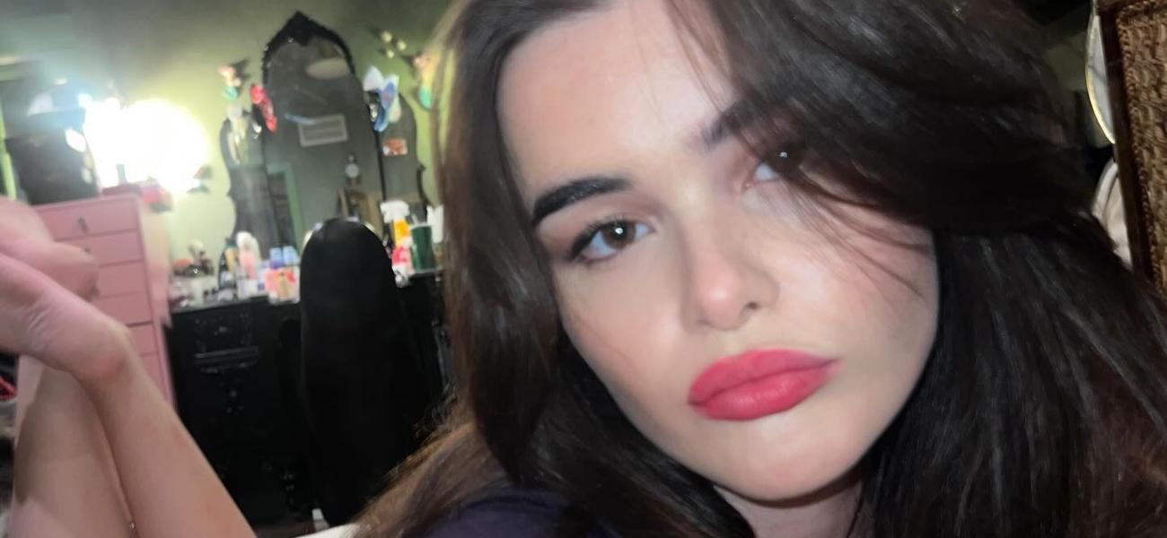 Barbie Ferreira takes a selfie