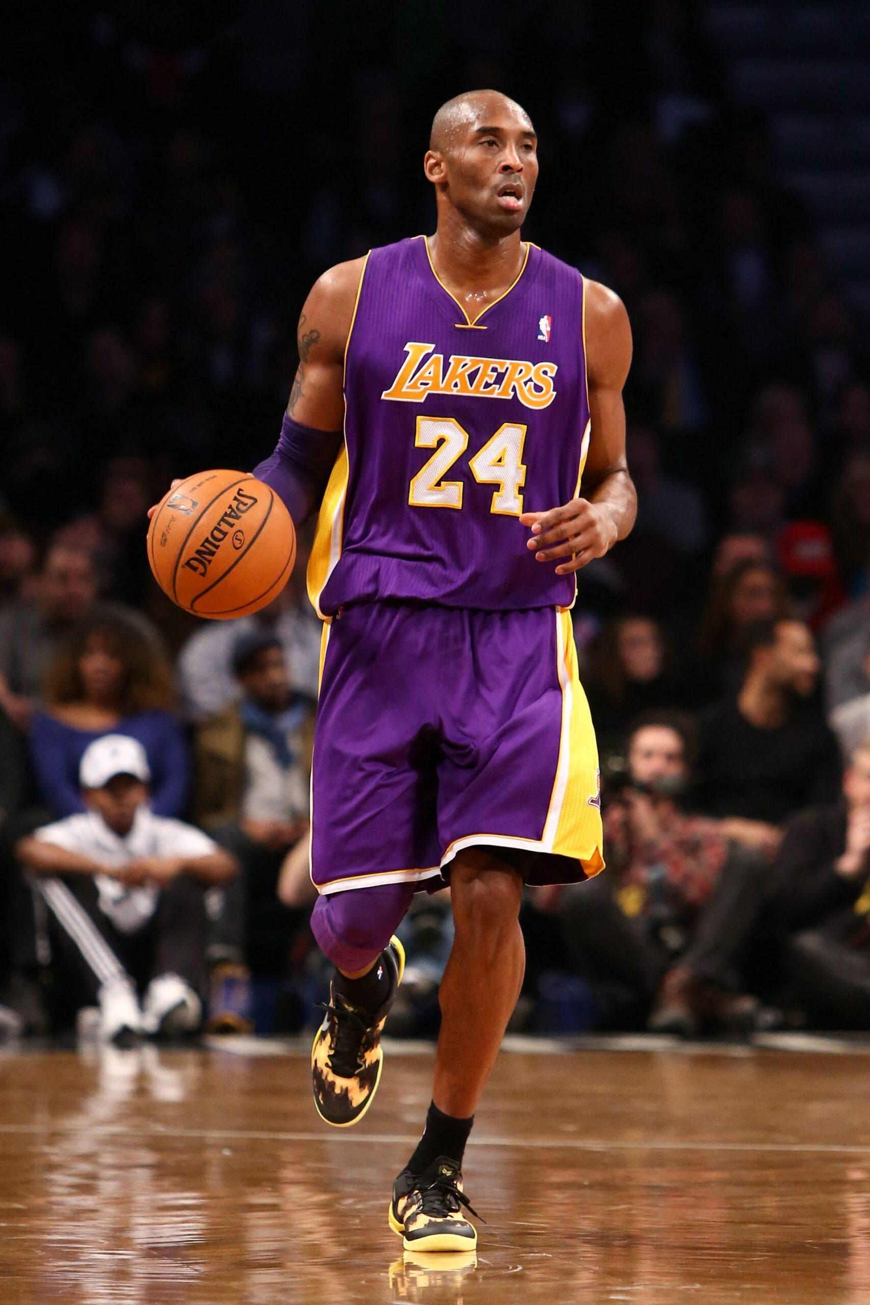 Kobe Byran em jogo de basquete