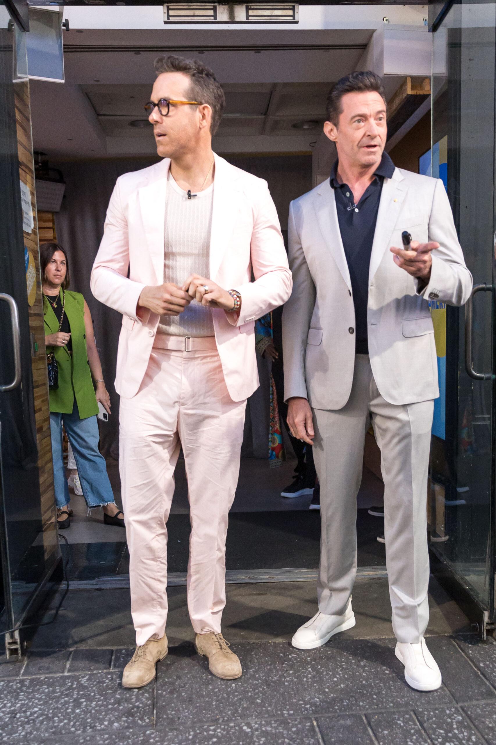 Ryan Reynolds e Hugh Jackman são vistos no “Good Morning America”