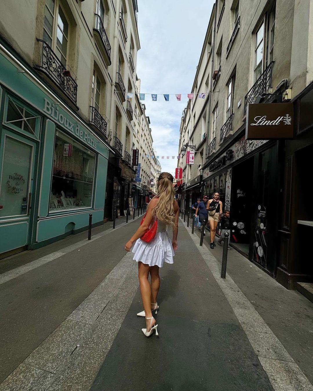 Sydney Sweeney enjoys the streets of Paris