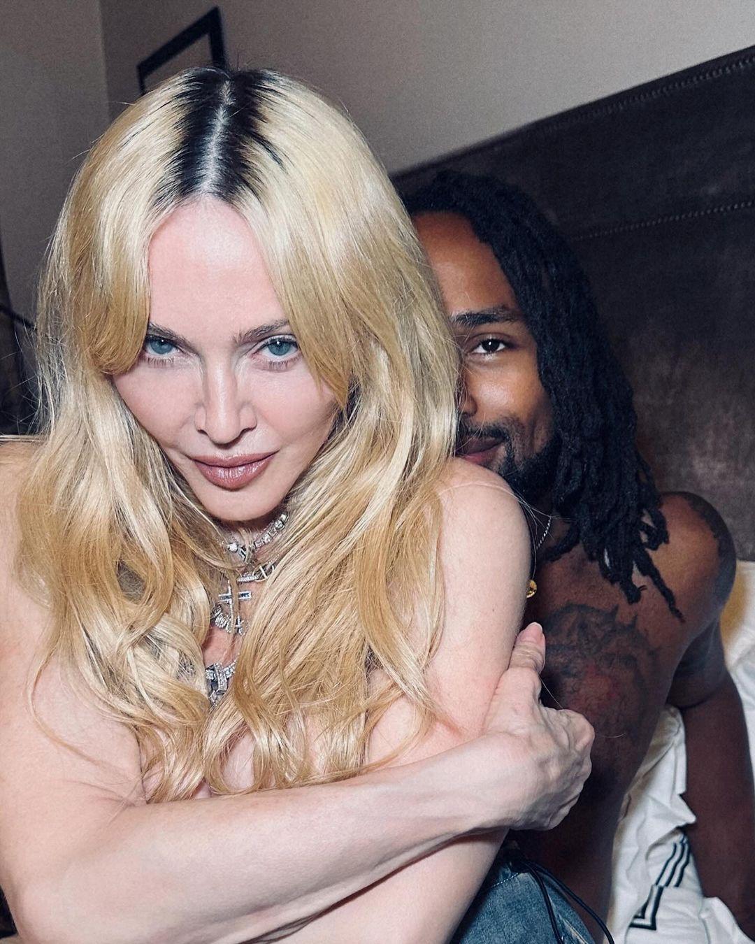 Madonna com um homem misterioso