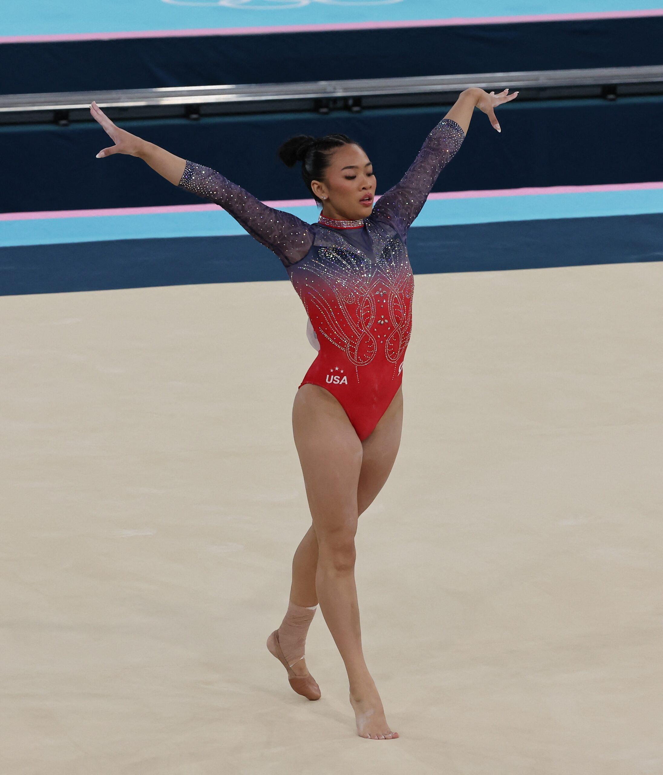 Suni Lee en el suelo en la final: Gimnasia artística - París 2024 - Torneo All Around femenino