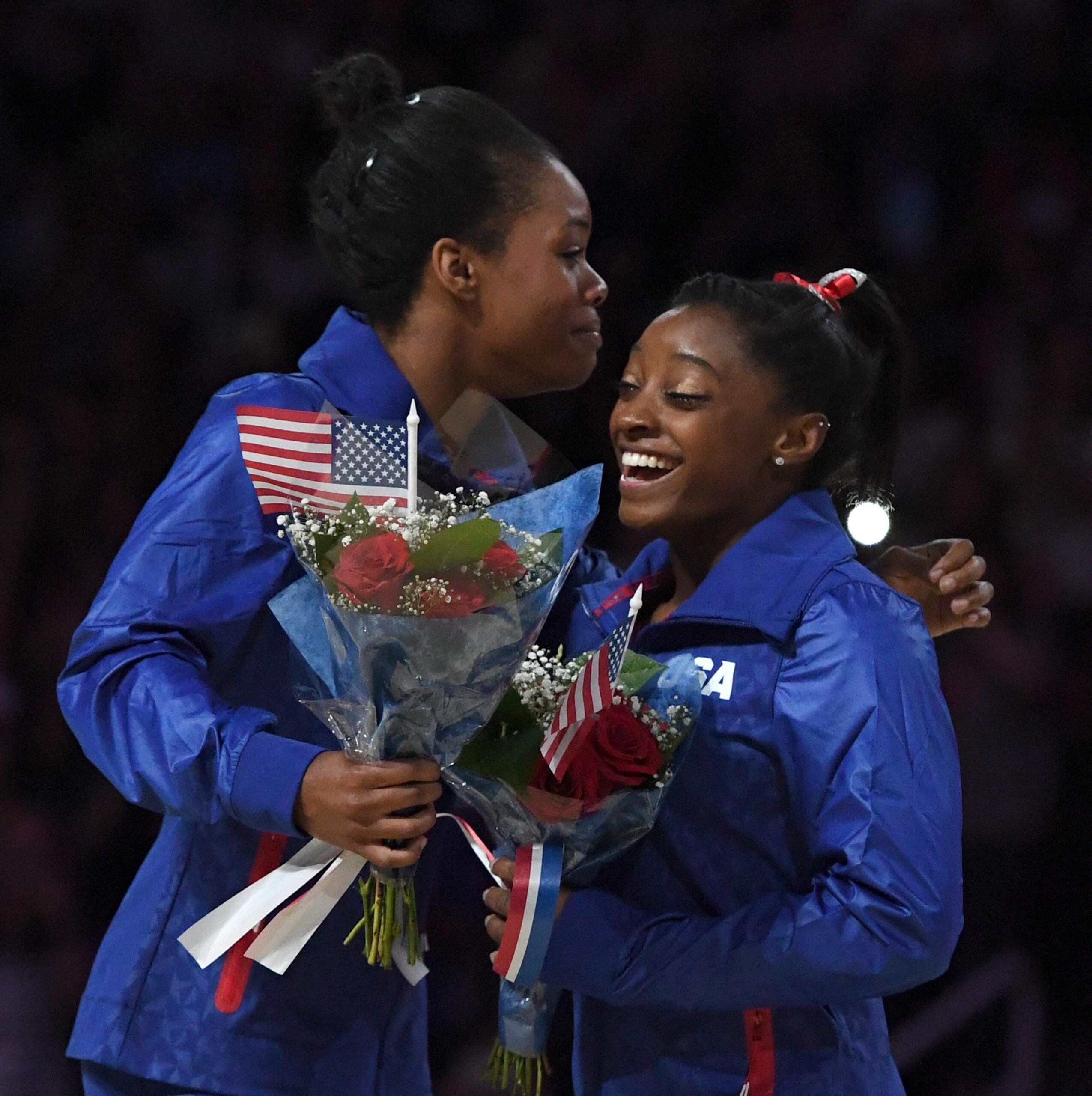 Gabrielle Douglas e Simone Biles fazem parte da equipe olímpica