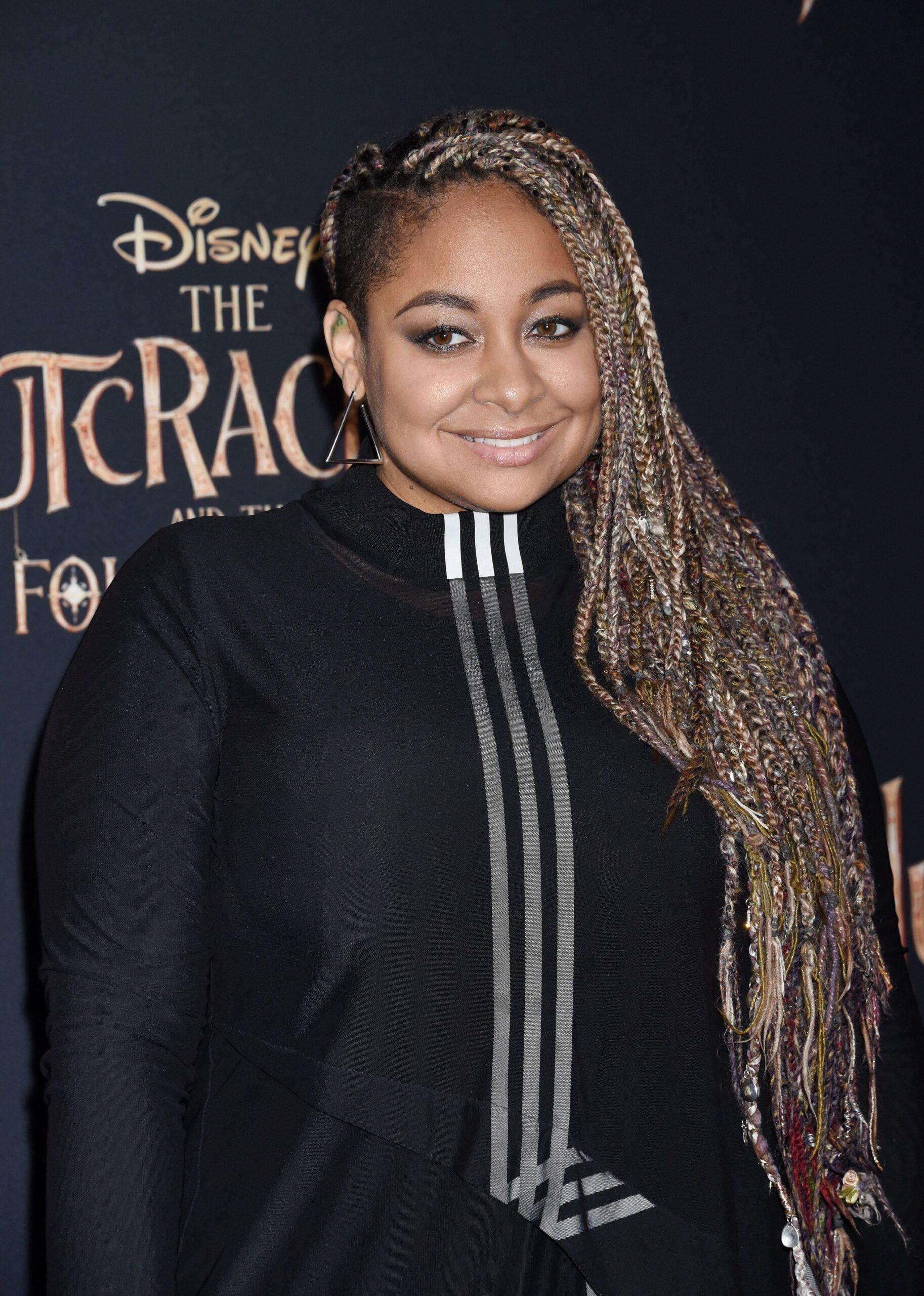 Raven-Symone na estreia mundial de 'O Quebra-Nozes e os Quatro Reinos' da Disney