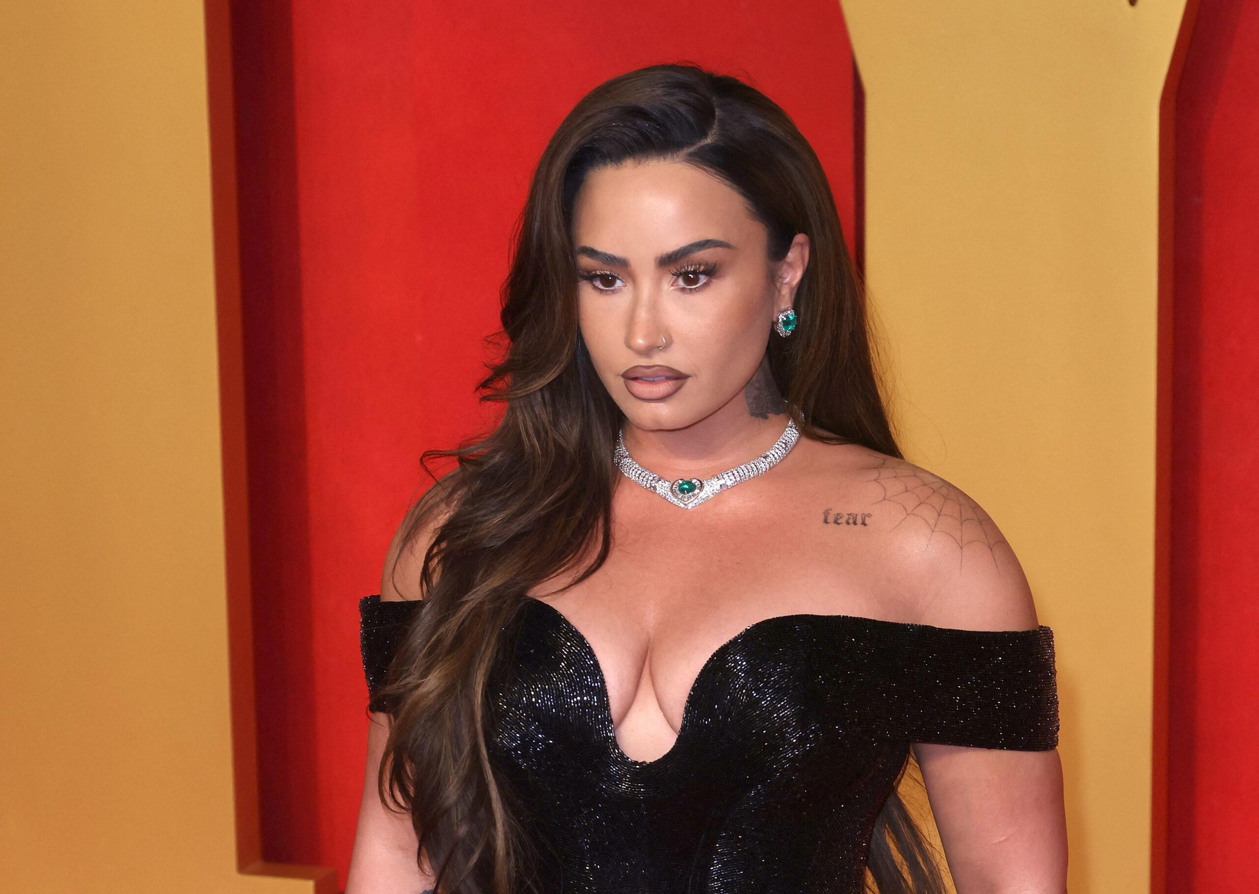 Demi Lovato na festa do Oscar da Vanity Fair de 2024 