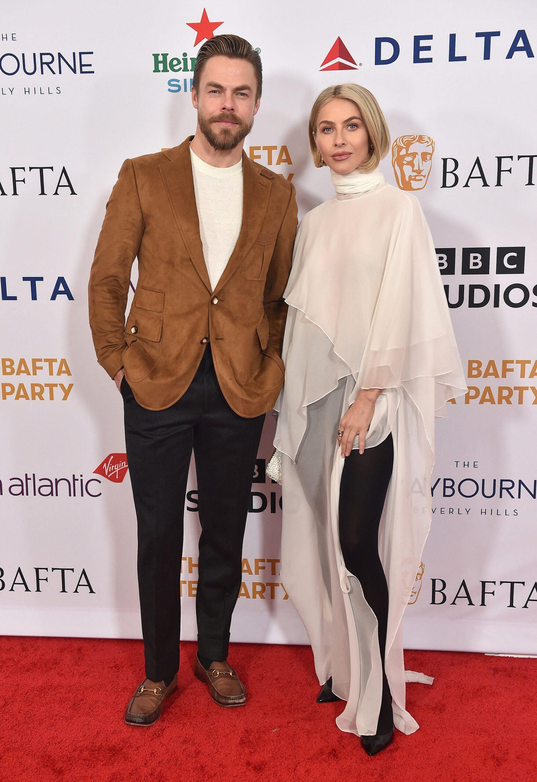 Derek Hough e Julianne Hough na festa do chá do BAFTA