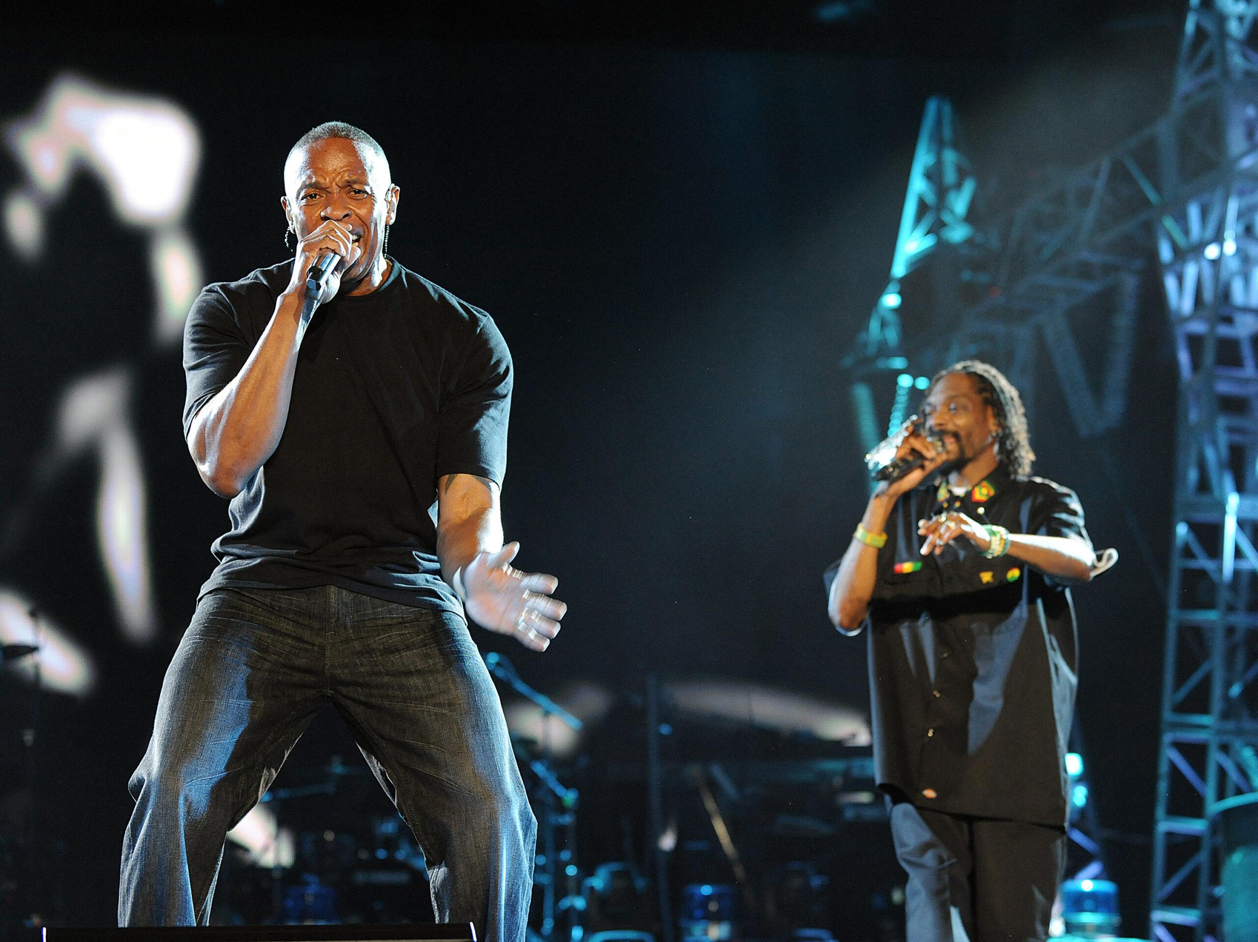 Dr. Dre and Snoop Dogg performing