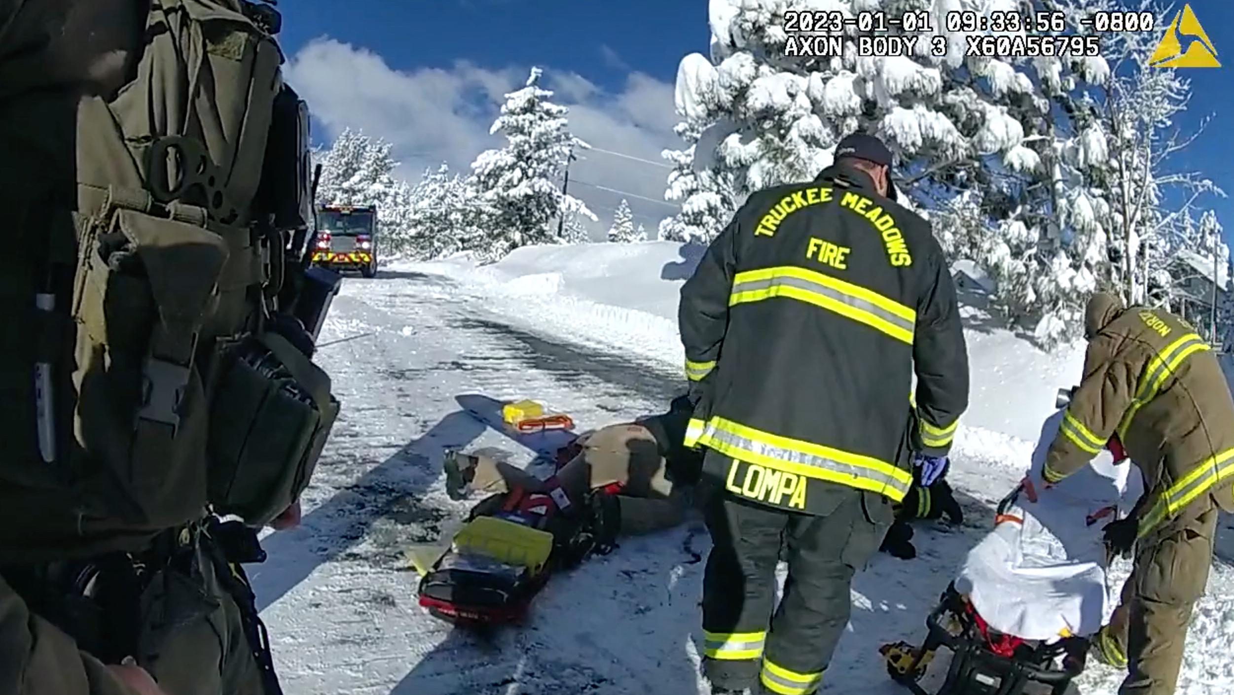 Poças de sangue podem ser vistas na neve em um vídeo recém-lançado que revela os momentos após o terrível acidente de Jeremy Renner com o limpa-neve