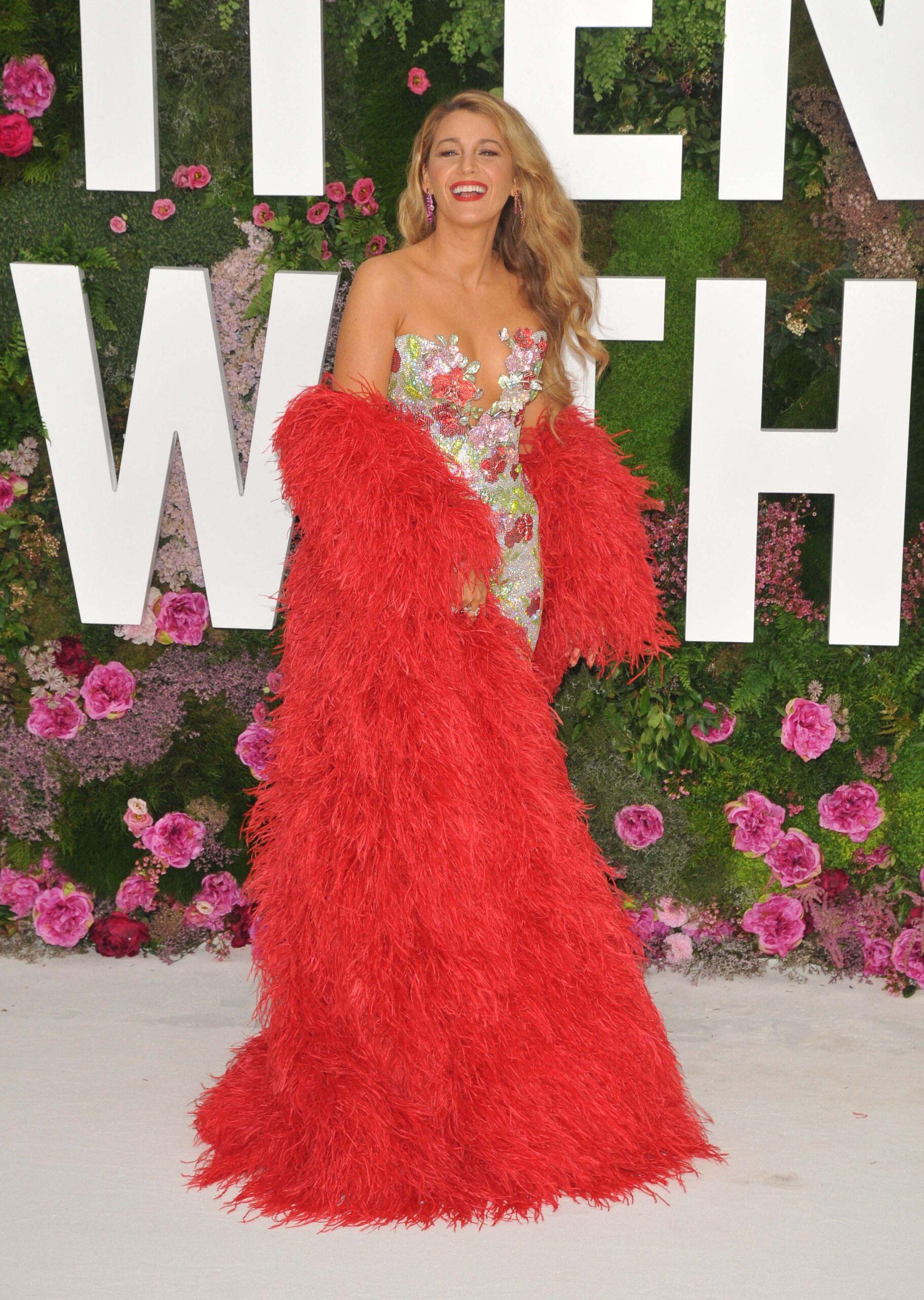 Blake Lively poses at the premiere of 