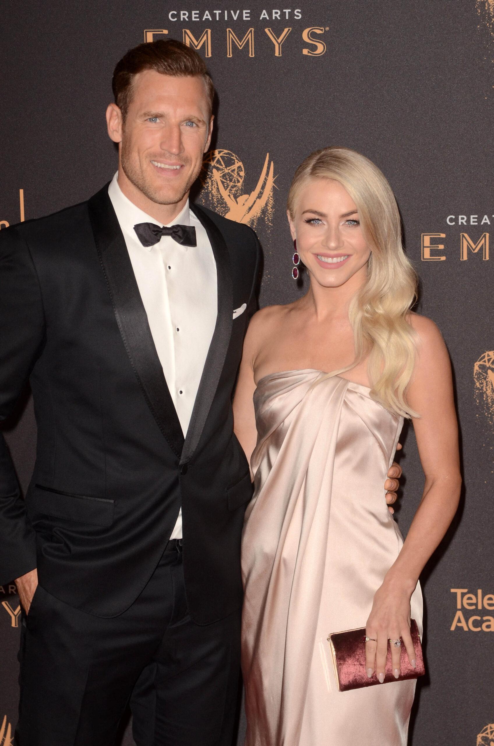 Julianne Hough e Brooks Laich no 1º dia do Creative Arts Emmy Awards de 2017