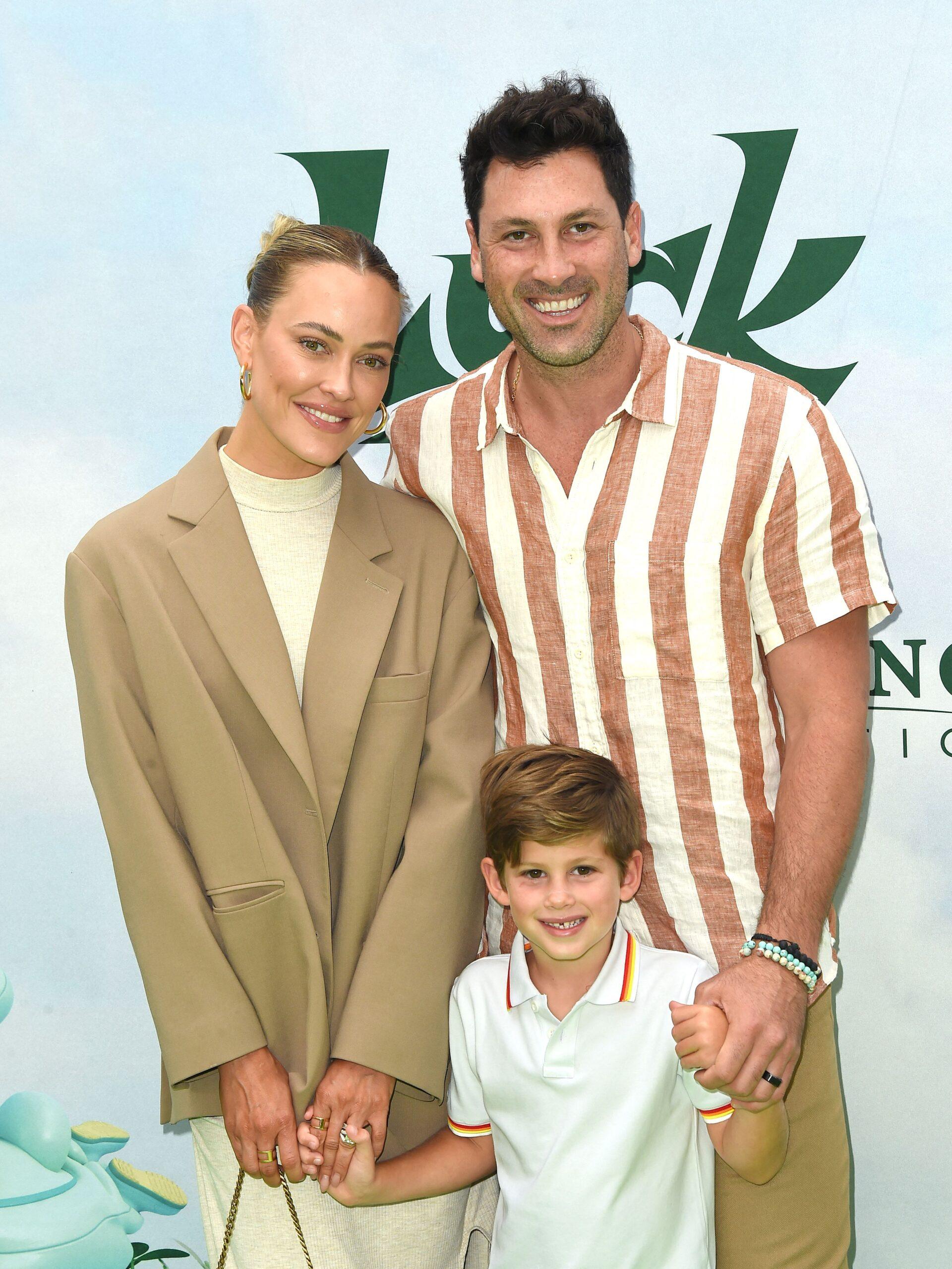 Peta Murgatroyd y Maks Chmerkovskiy con su hijo