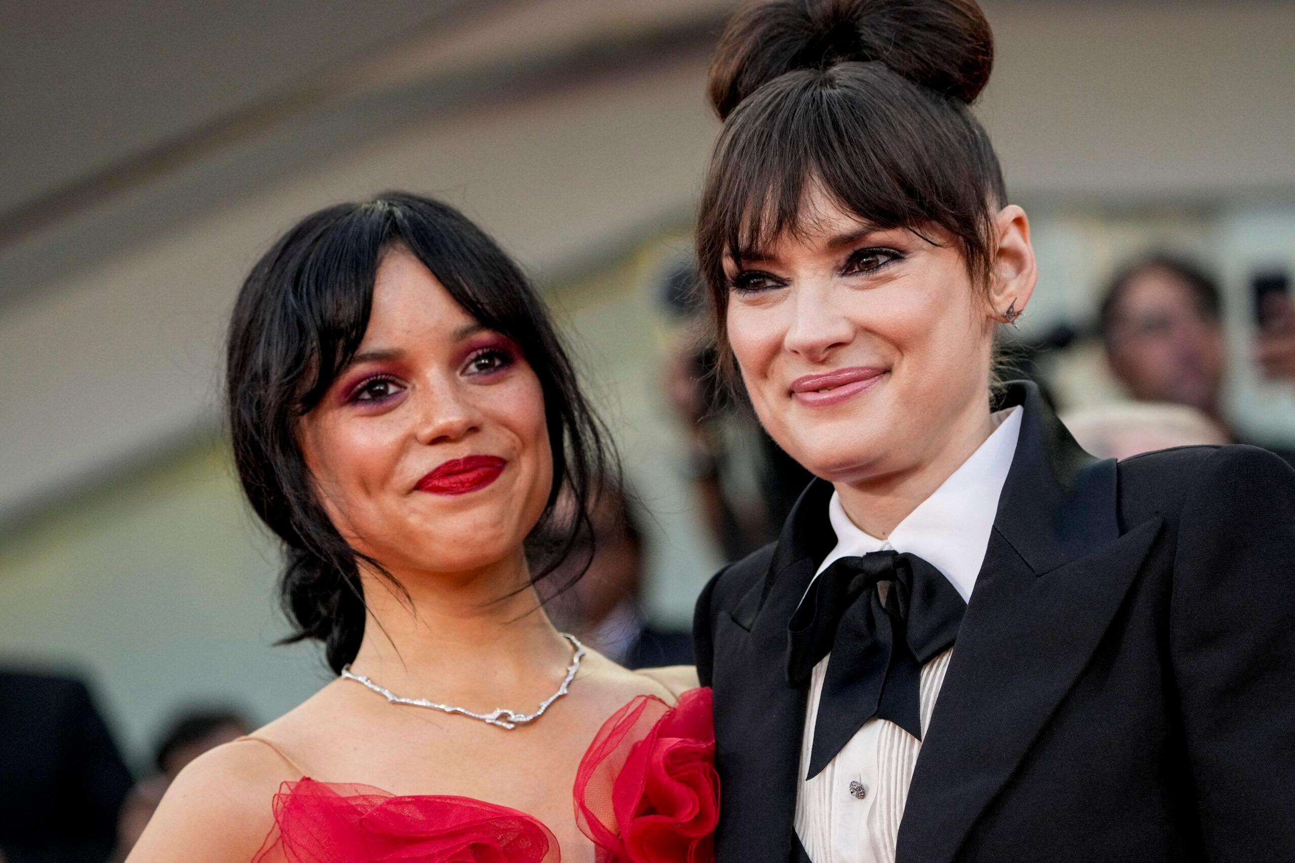 Jenna Ortega e Winona Ryder na cerimônia de abertura do 81º Festival Internacional de Cinema de Veneza